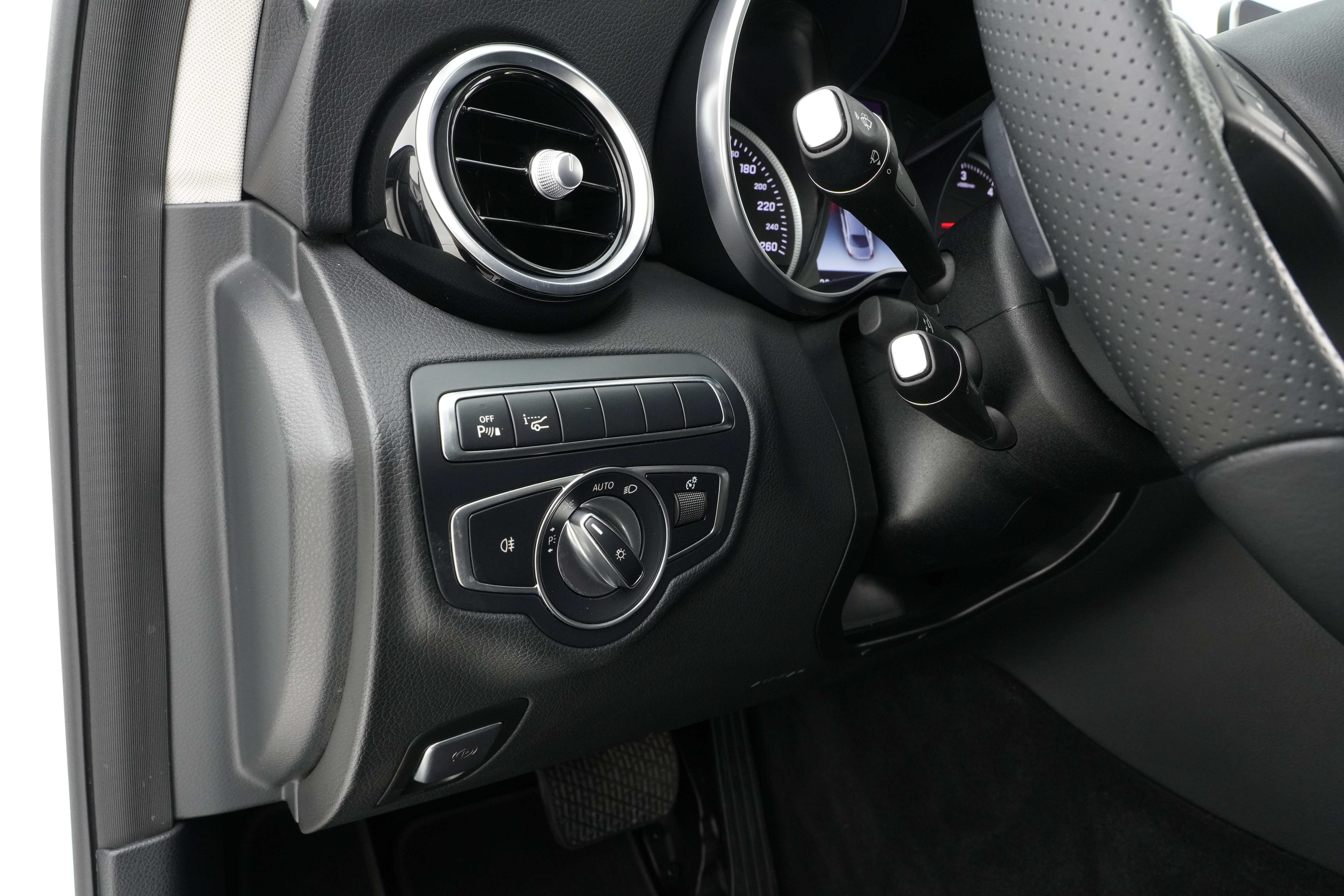 Interior 8