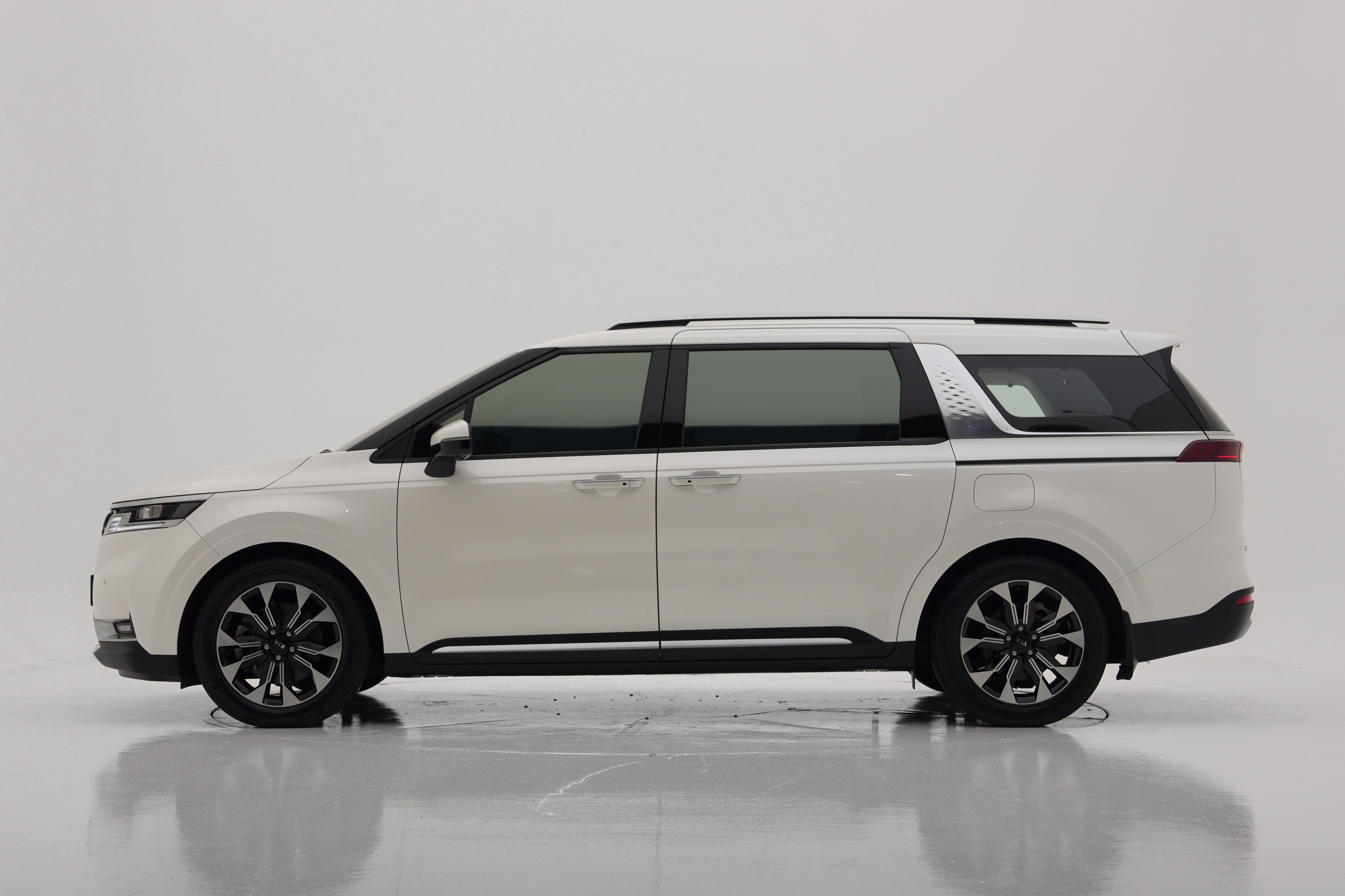 Kia Carnival Бензин 7 мест Signature