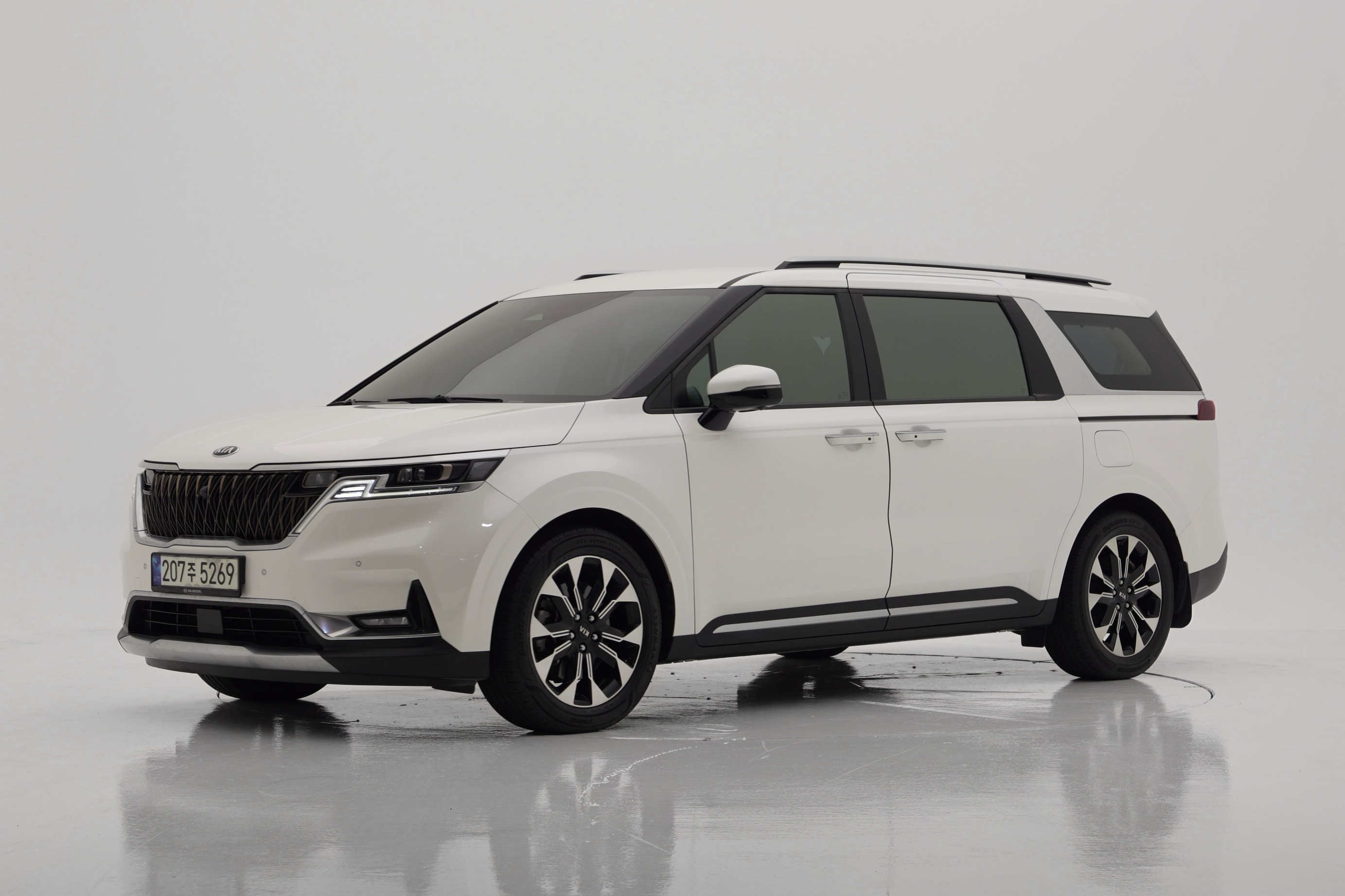 Kia Carnival Бензин 7 мест Signature