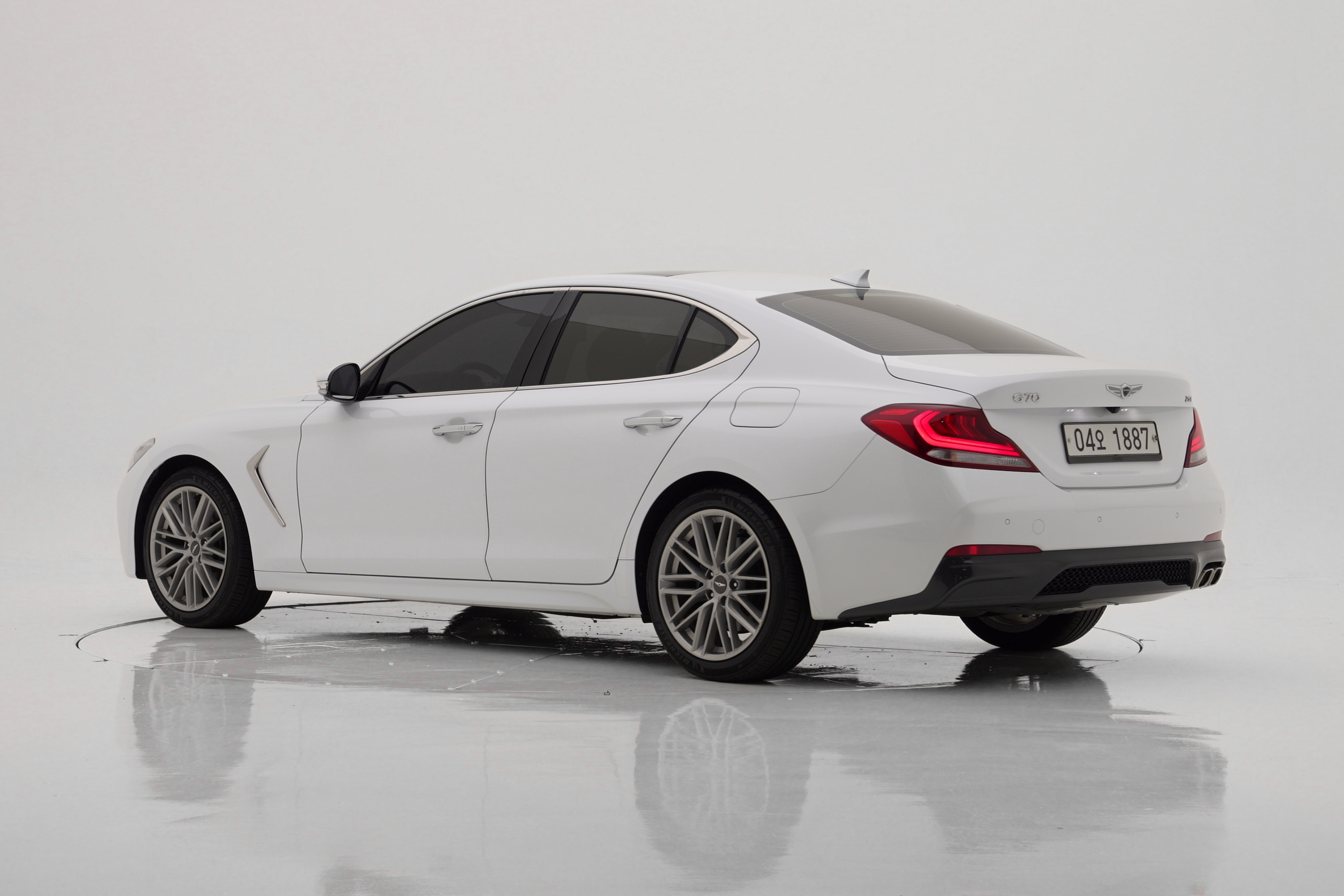 Genesis G70