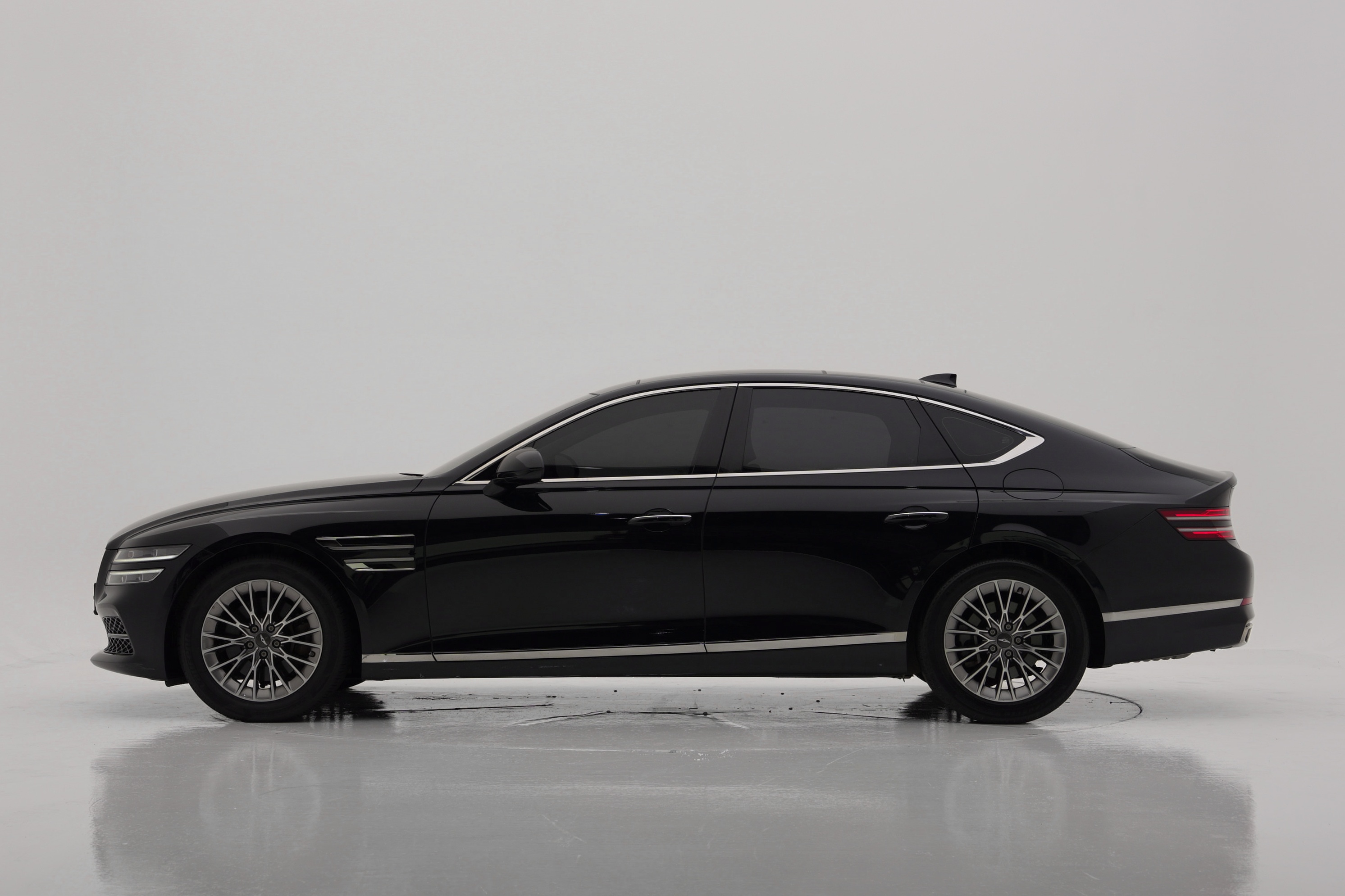 Genesis G80 2.5T Бензин 2WD