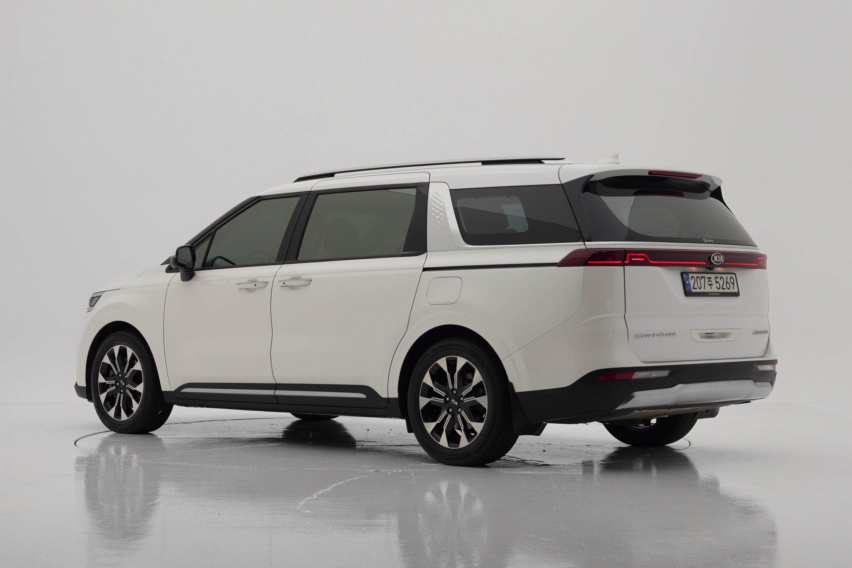 Kia Carnival Бензин 7 мест Signature