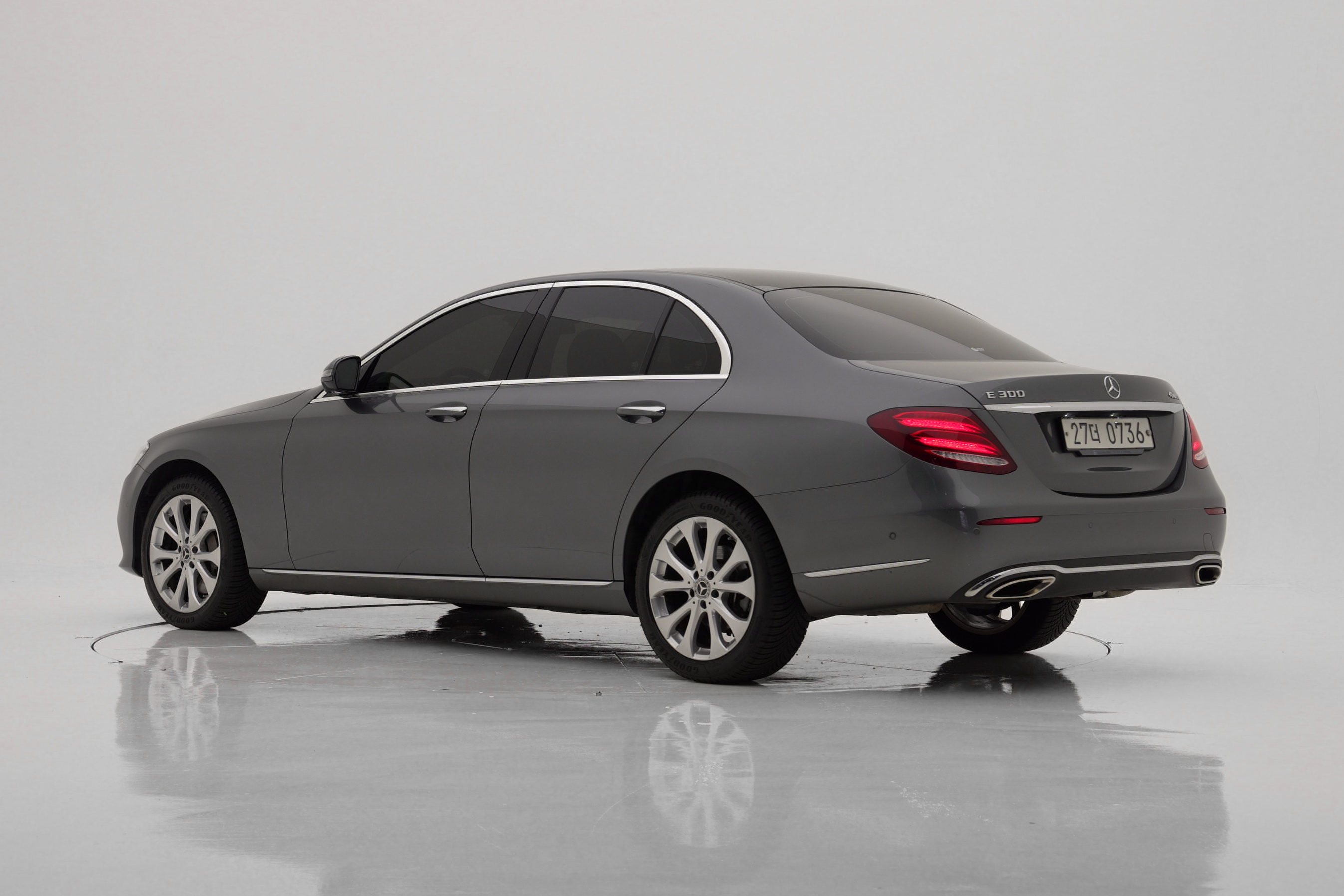 Mercedes-Benz E-Class E300 4MATIC Exclusive