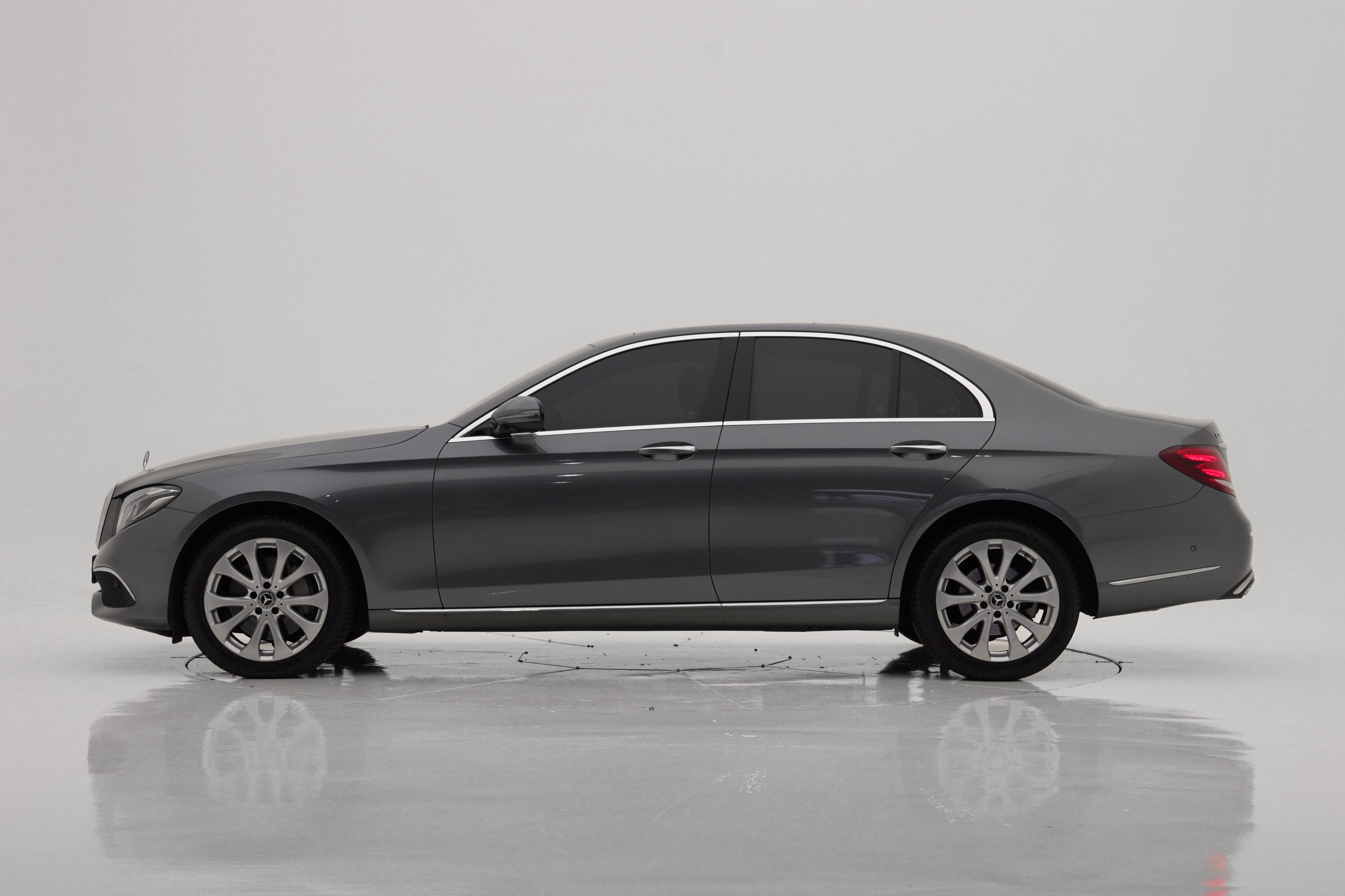 Mercedes-Benz E-Class E300 4MATIC Exclusive