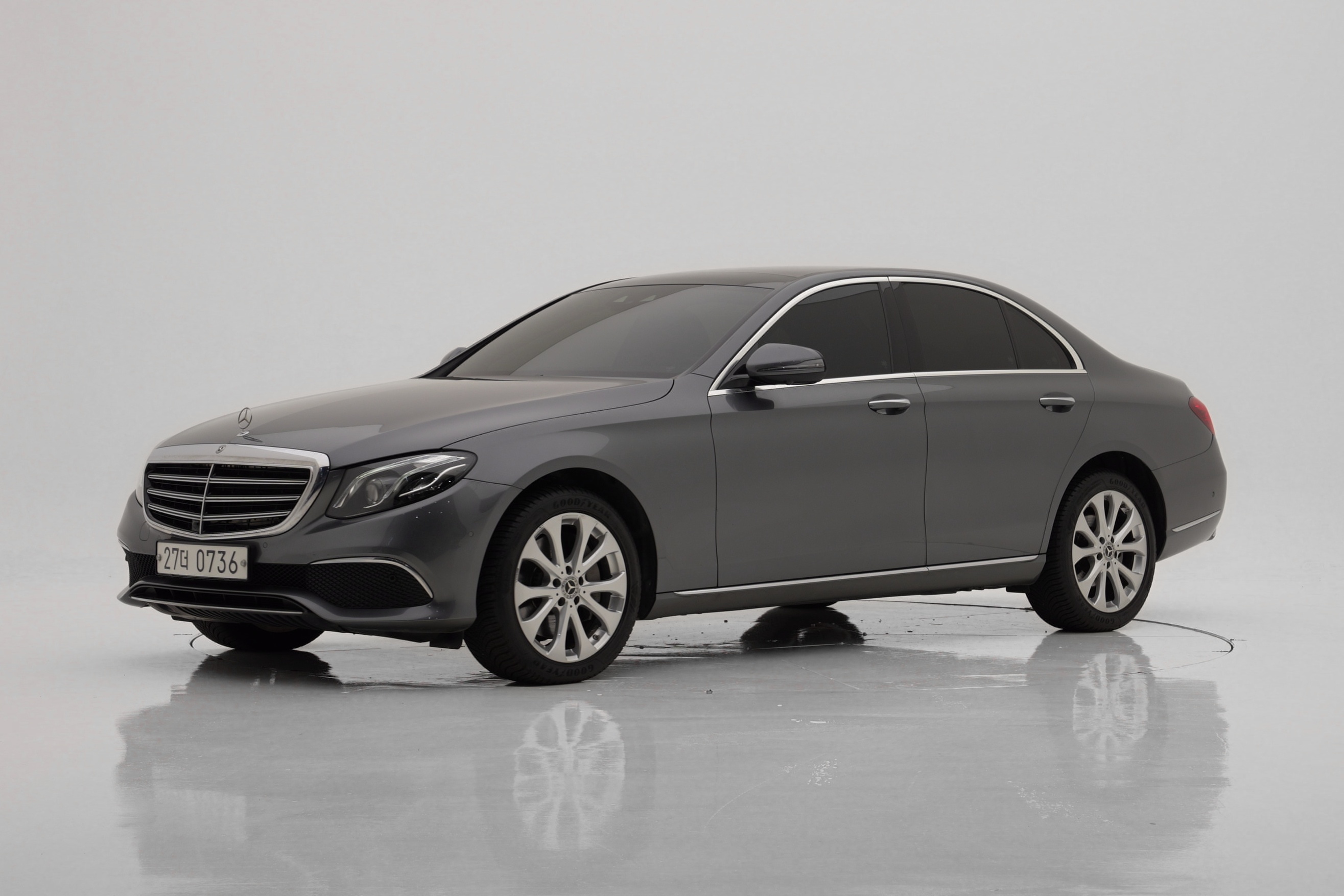 Mercedes-Benz E-Class E300 4MATIC Exclusive