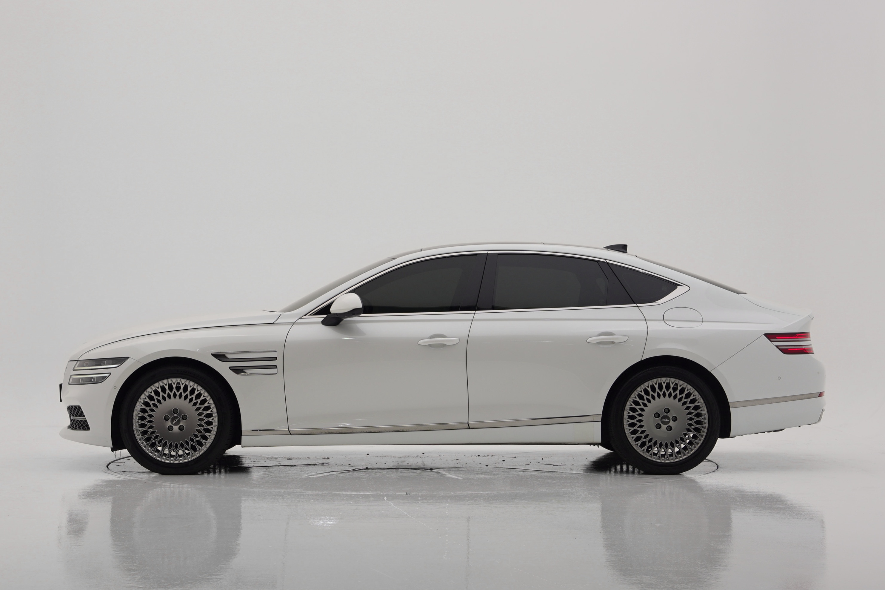 Genesis G80 2.5T Бензин AWD