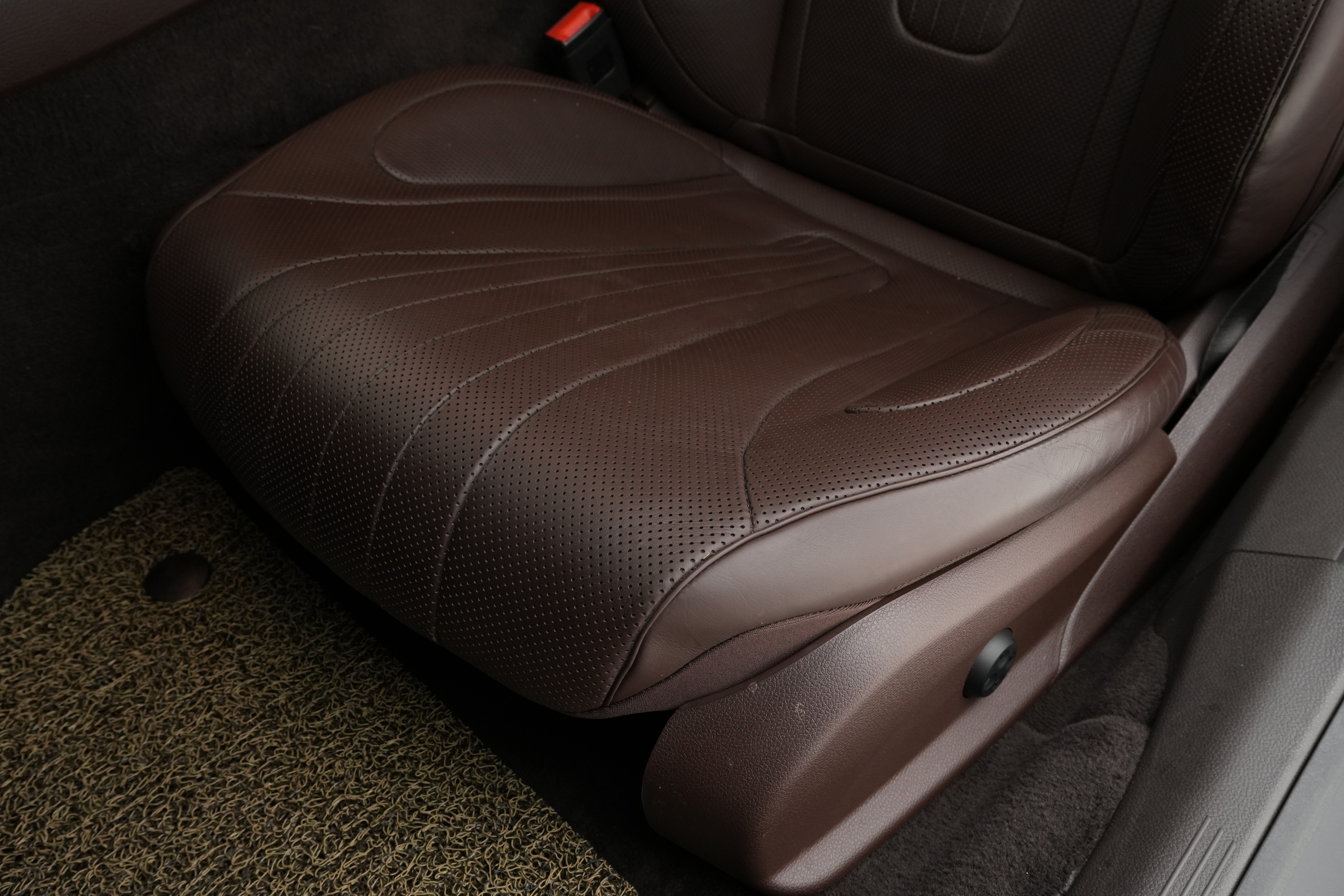 Interior 8