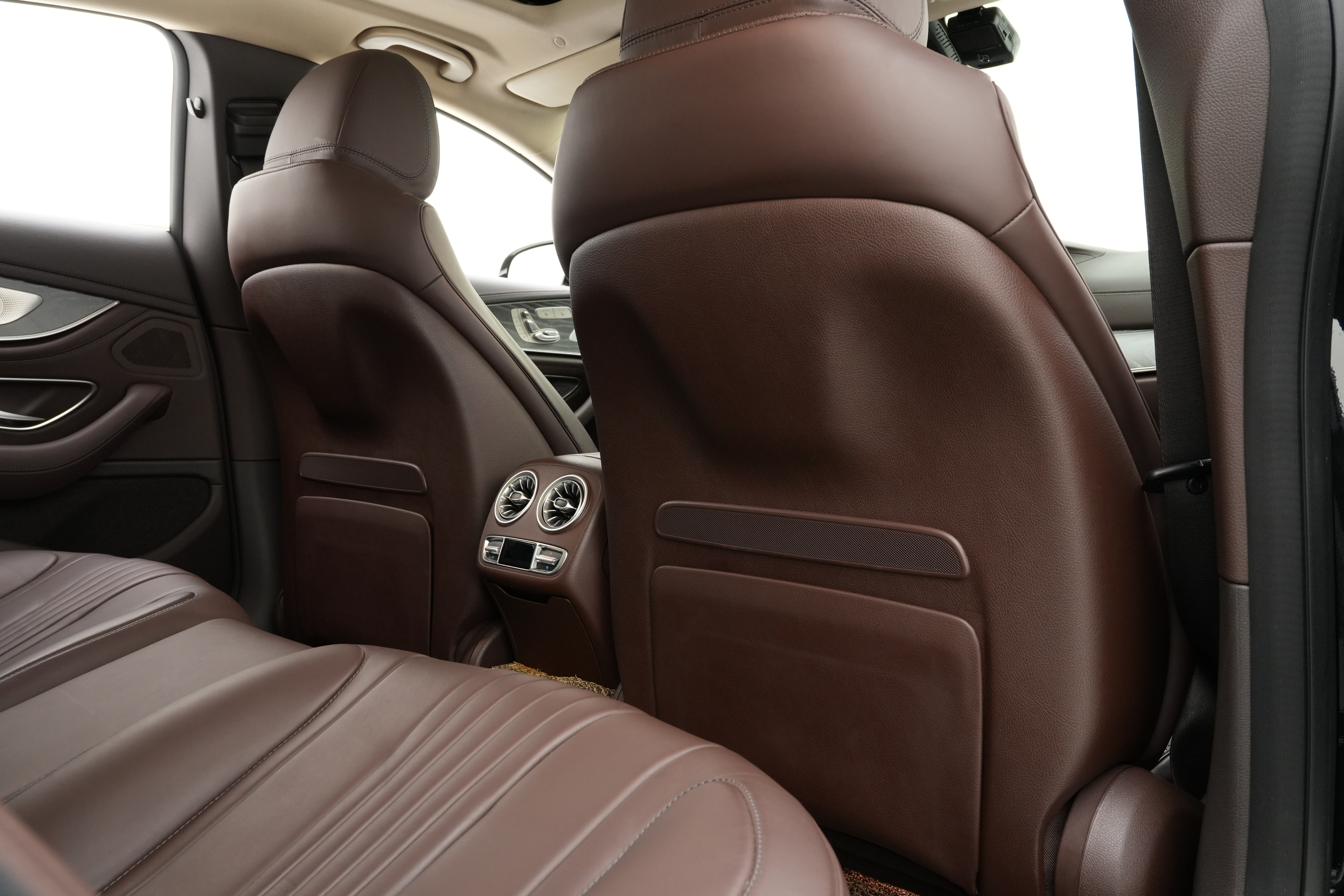 Interior 18