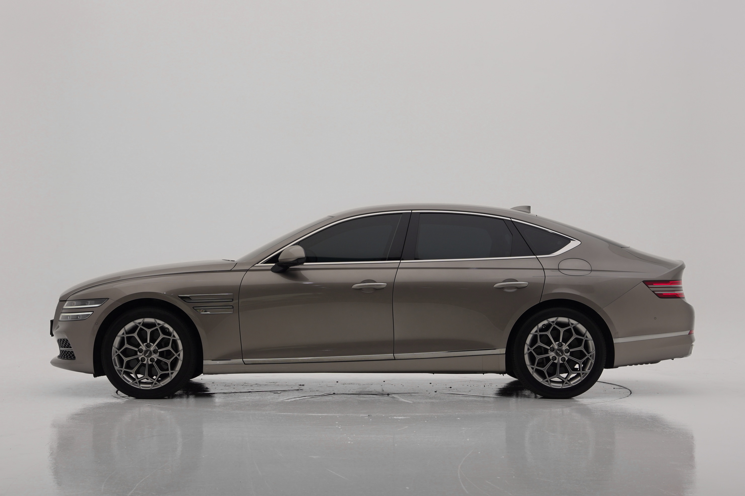 Genesis G80 2.5T Бензин AWD