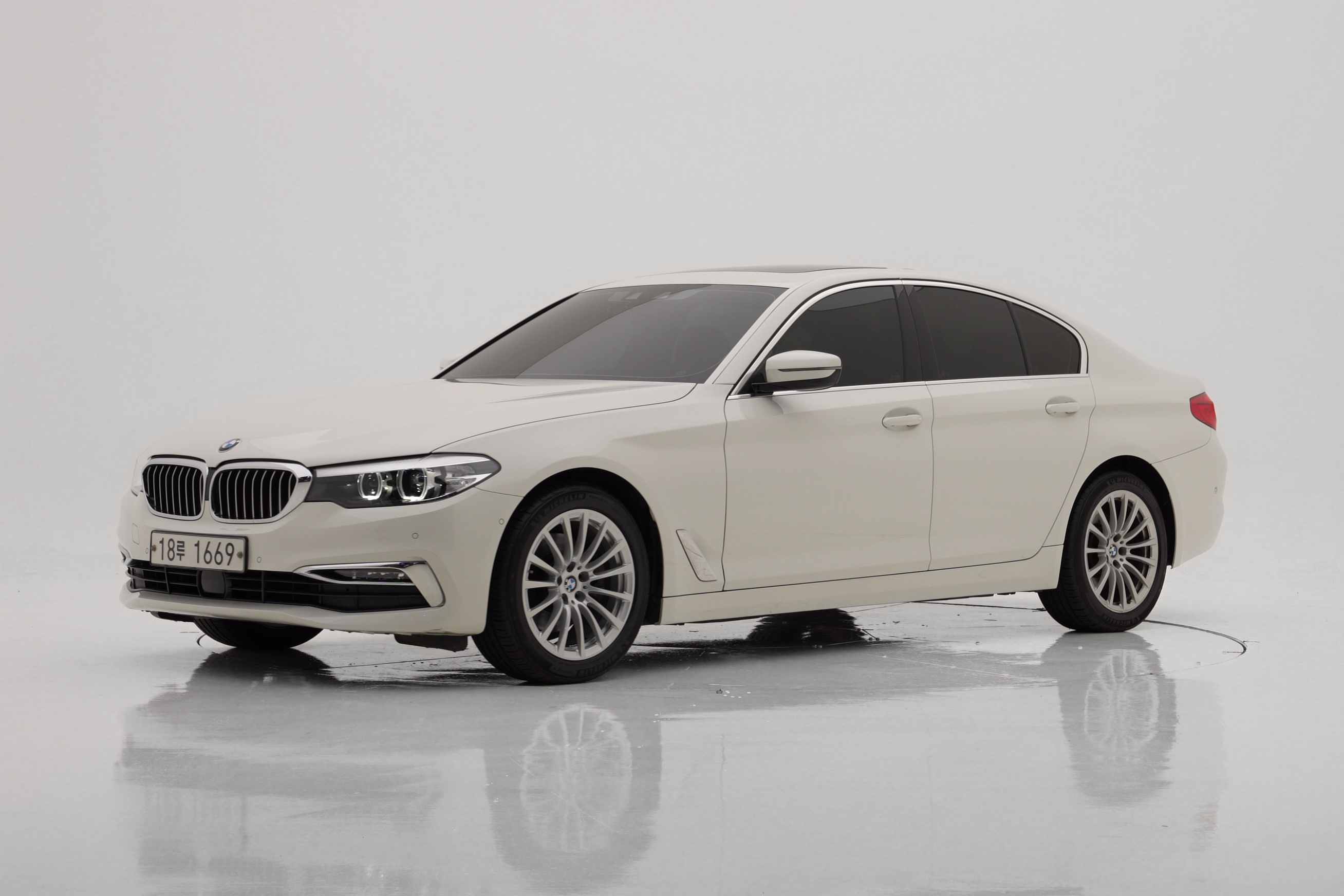 BMW 5 Series 520i Luxury