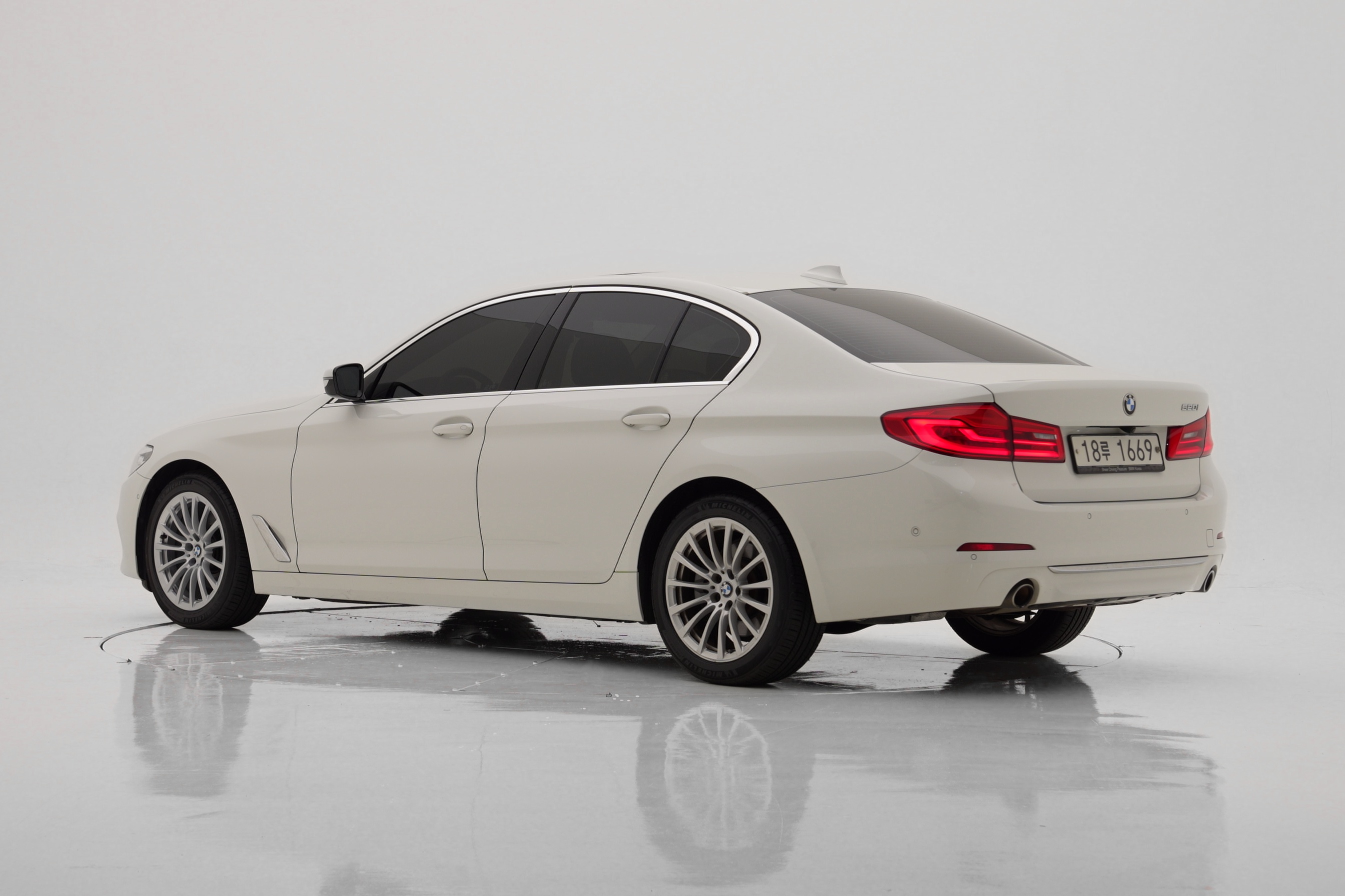 BMW 5 Series 520i Luxury