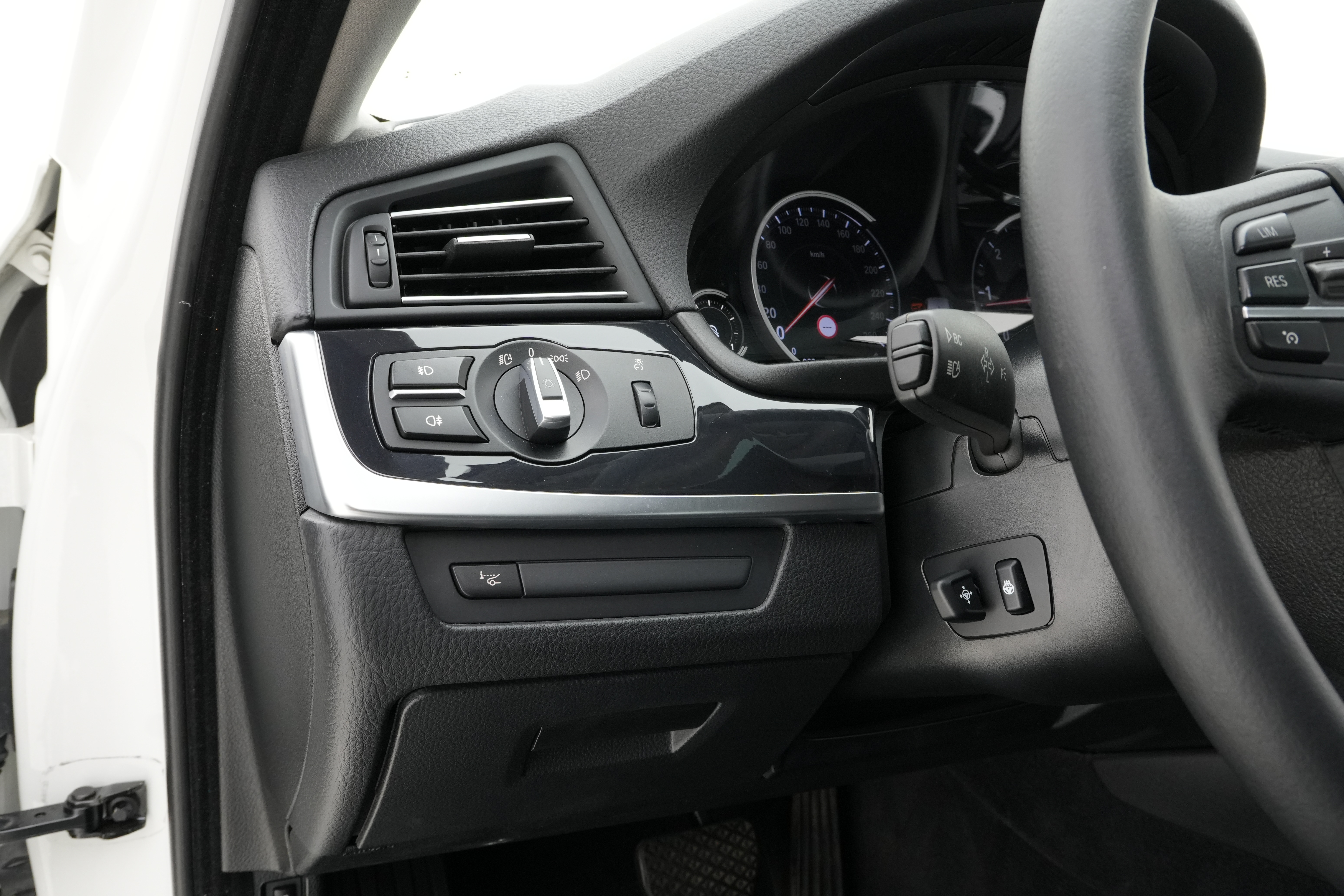 Interior 8