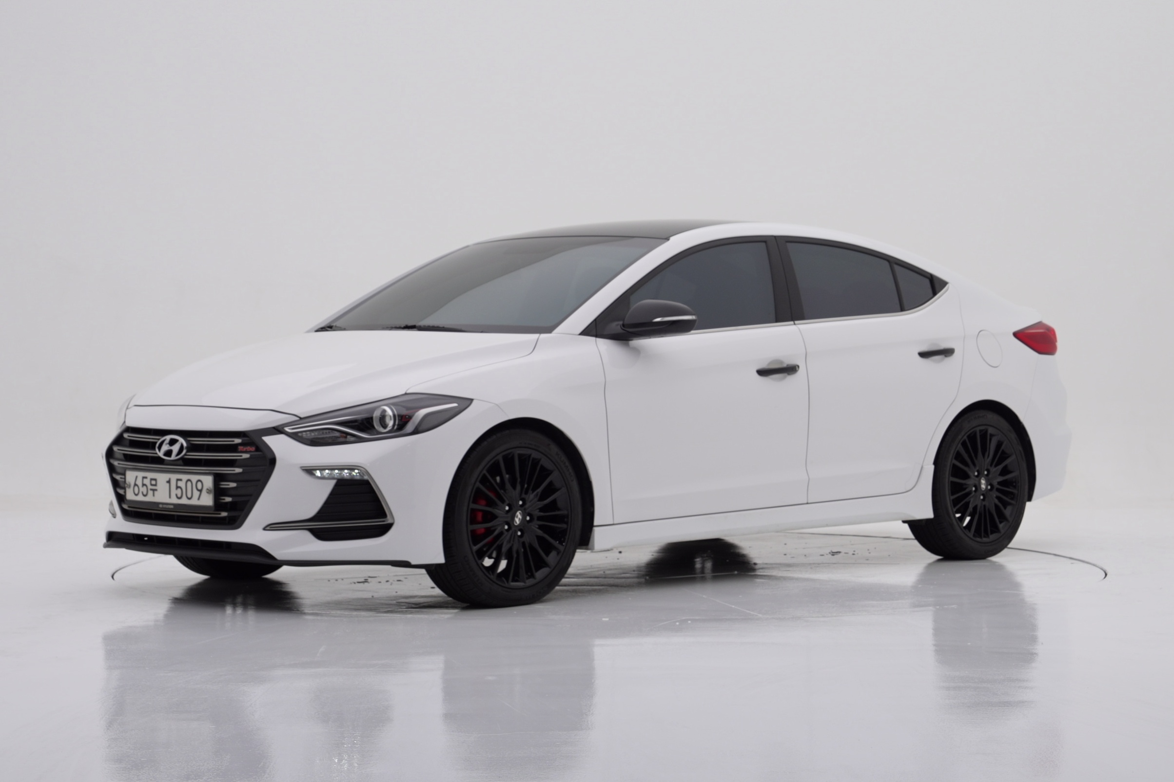 Hyundai Elantra 1.6 Турбо Sport