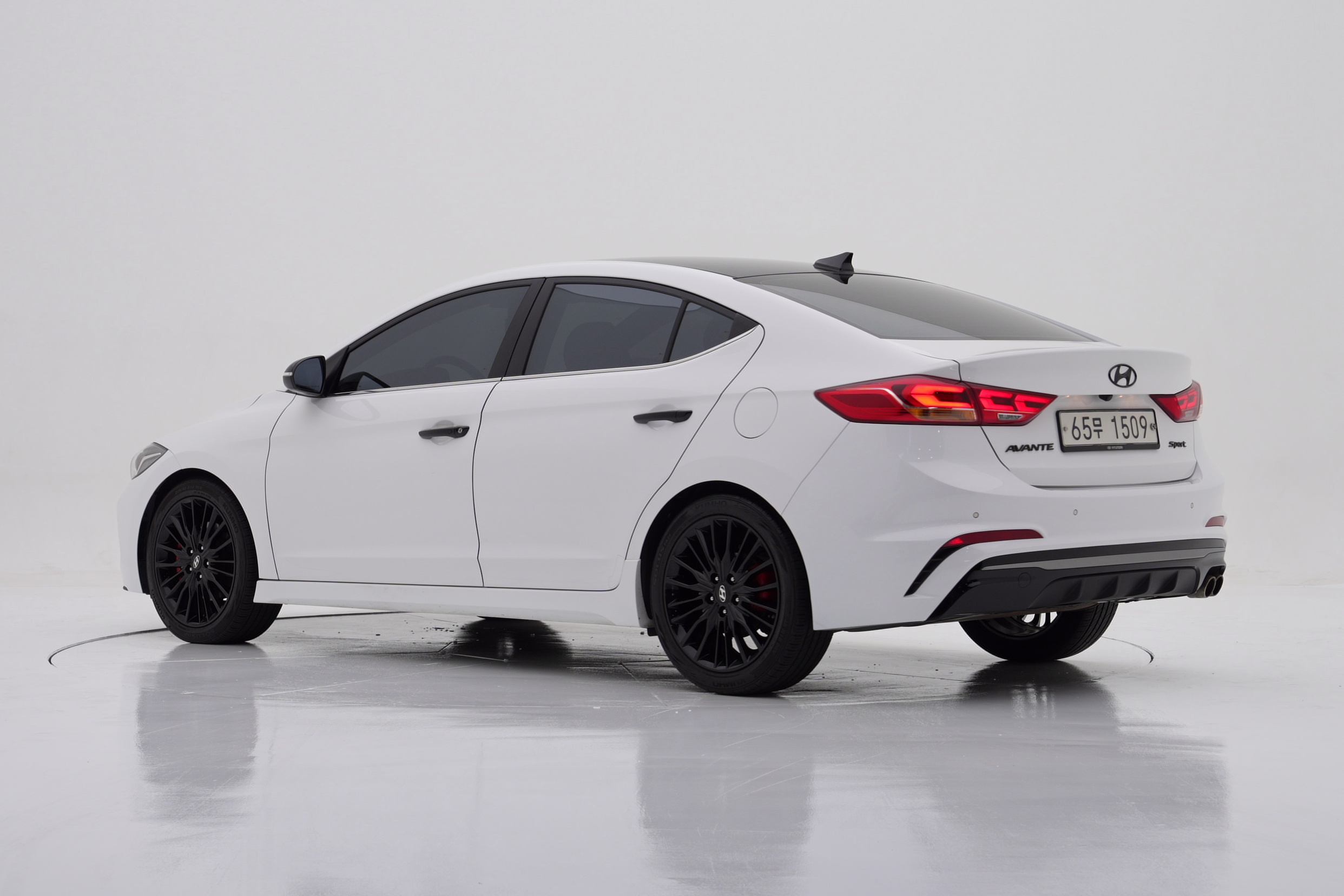 Hyundai Elantra 1.6 Турбо Sport