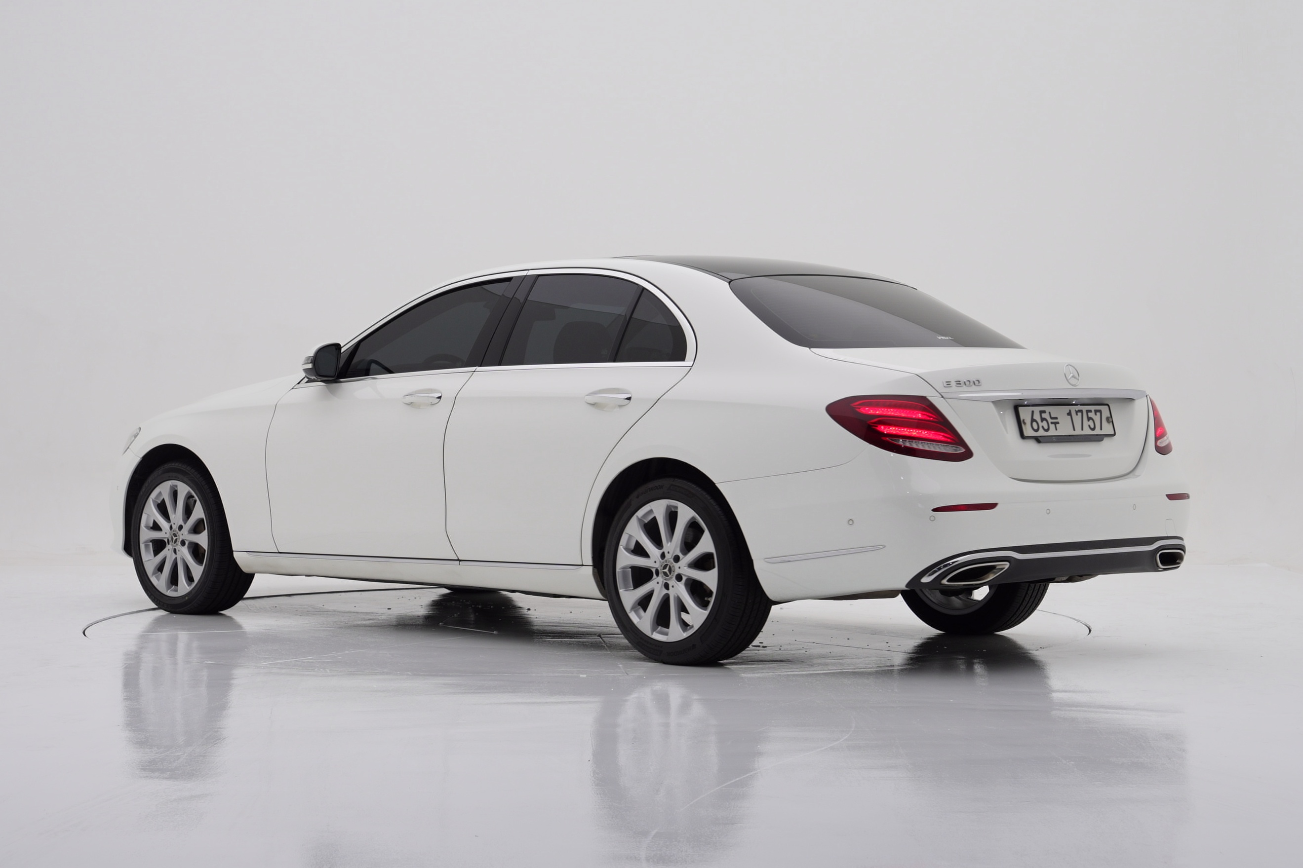 Mercedes-Benz E-Class E300 Exclusive