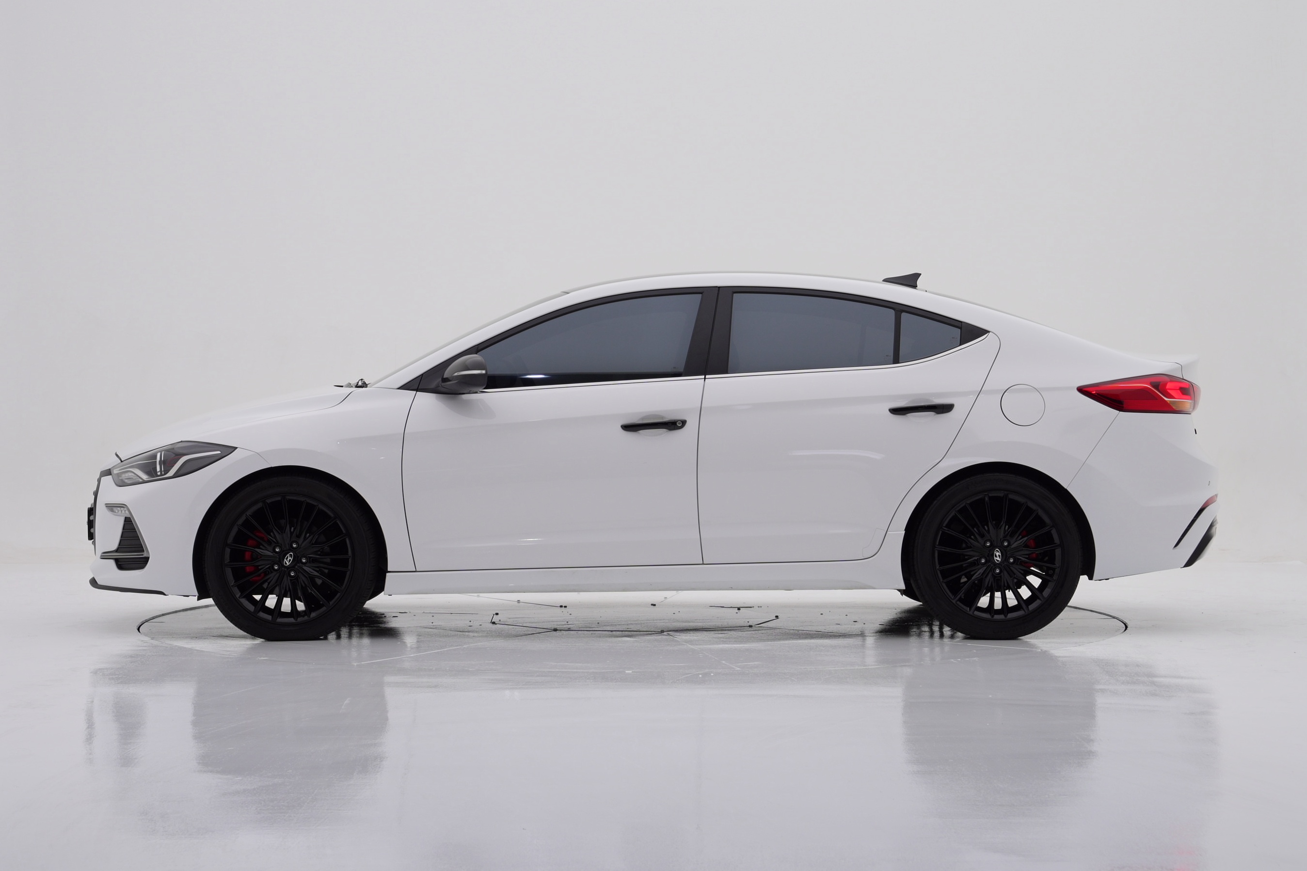 Hyundai Elantra 1.6 Турбо Sport