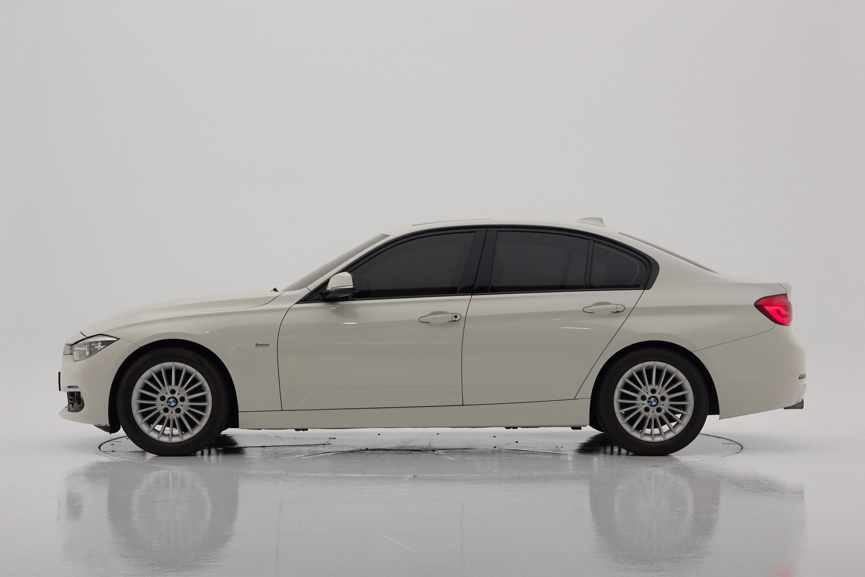 BMW 3 Series 320i Luxury F30