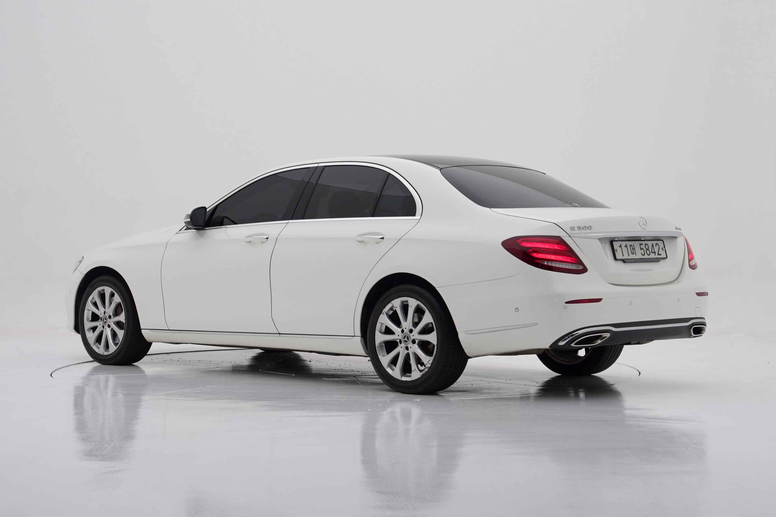 Mercedes-Benz E-Class E300 Exclusive