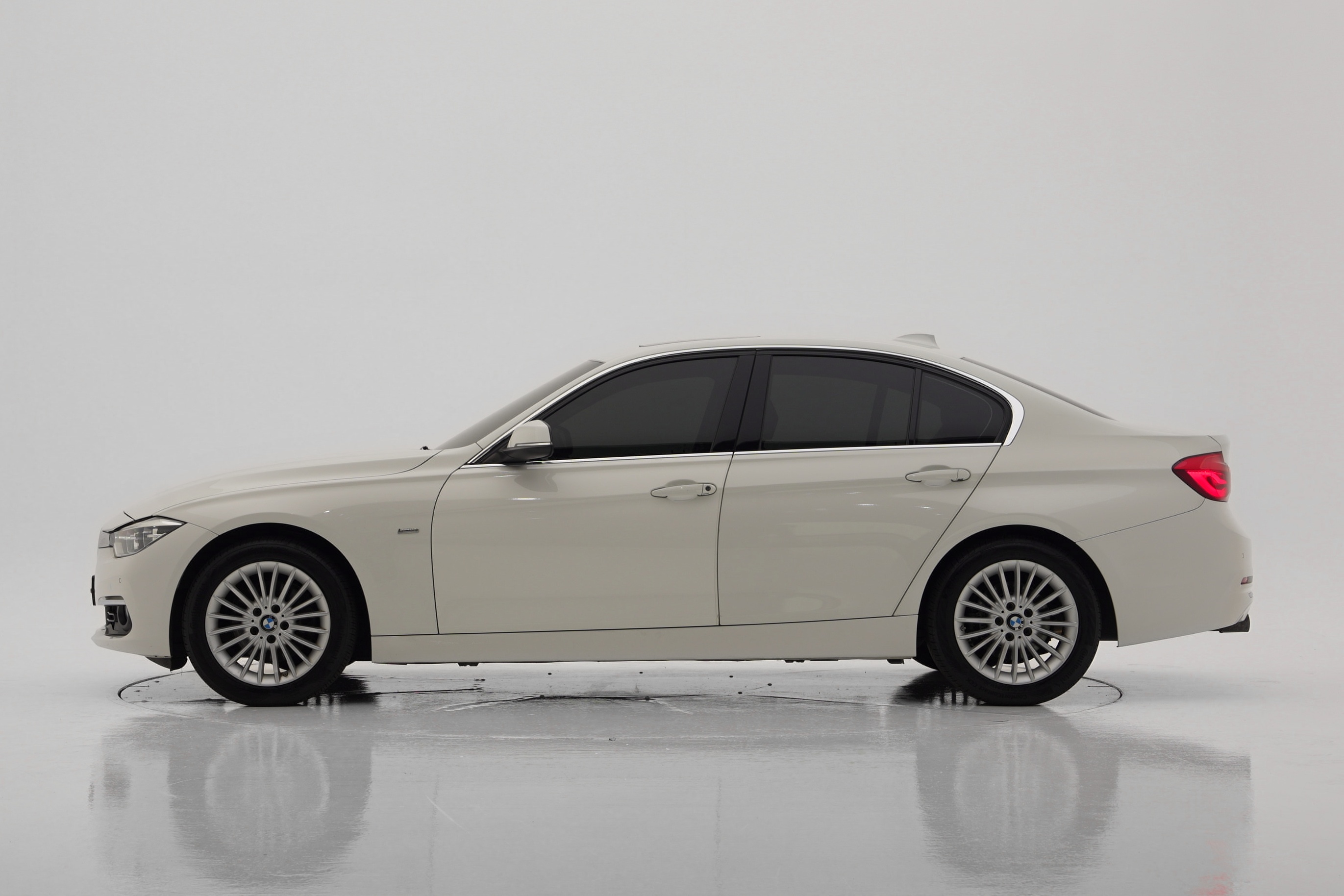 BMW 3 Series 320i Luxury F30