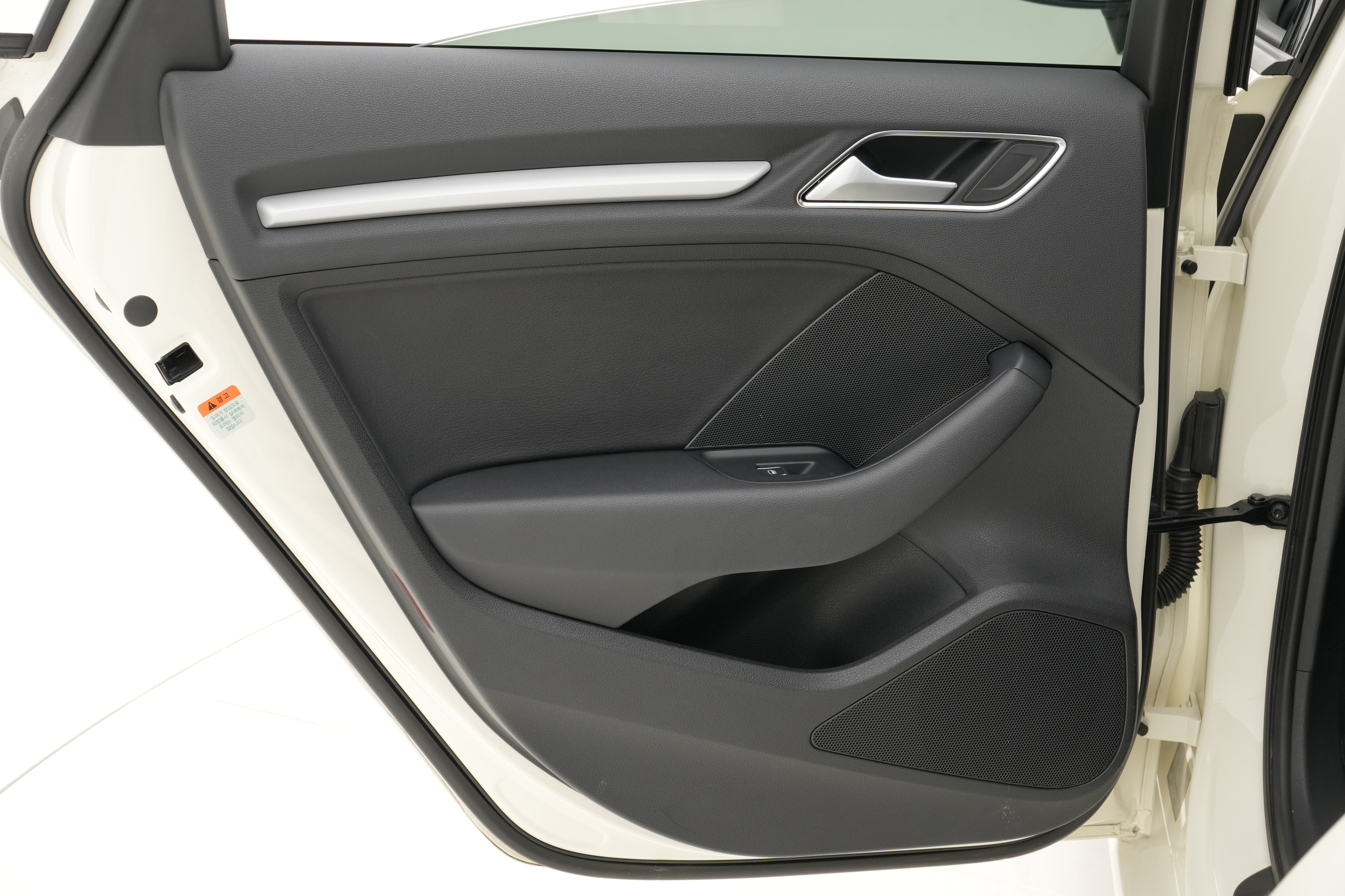 Interior 4