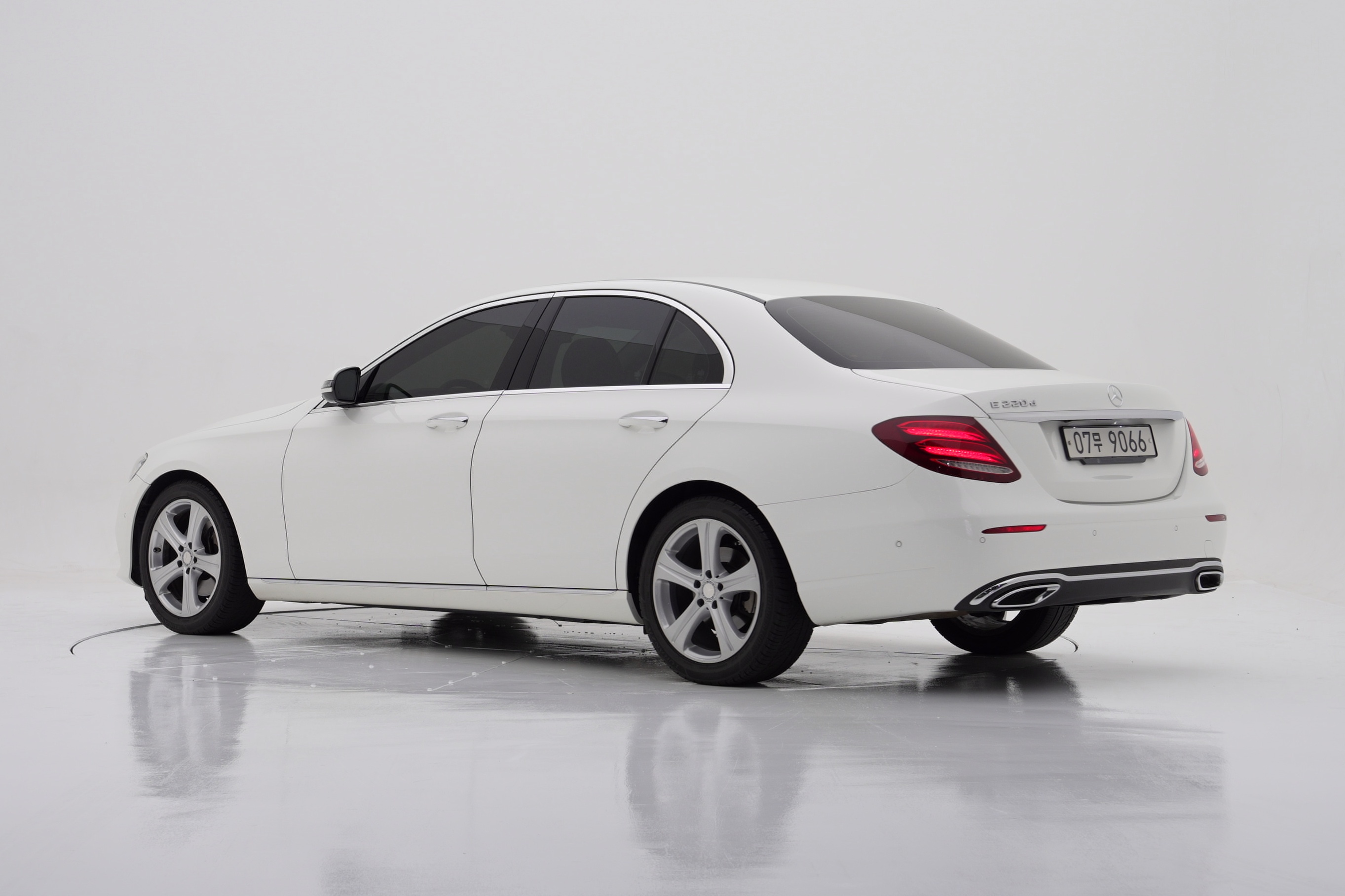 Mercedes-Benz E-Class E220d Avantgarde