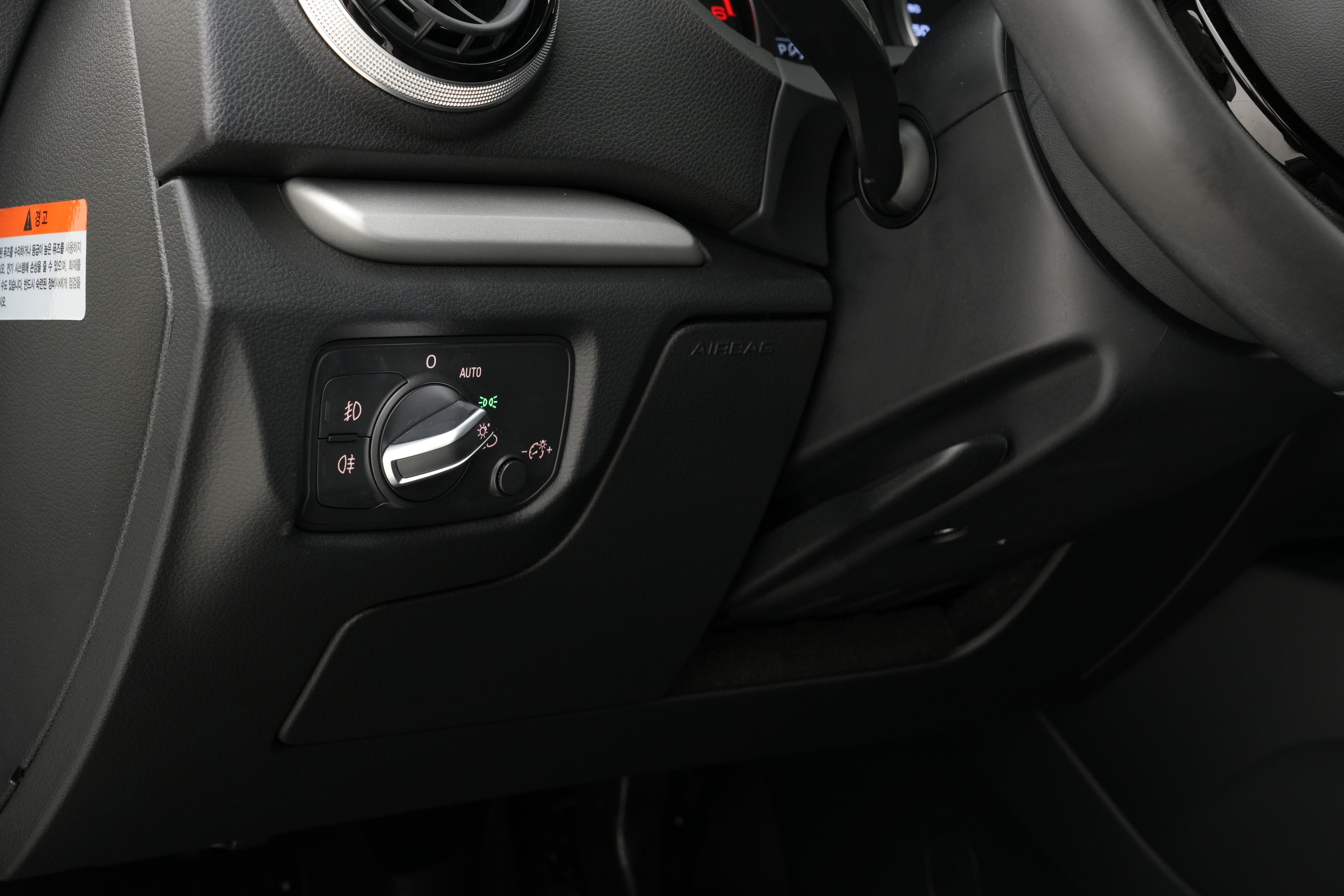 Interior 8