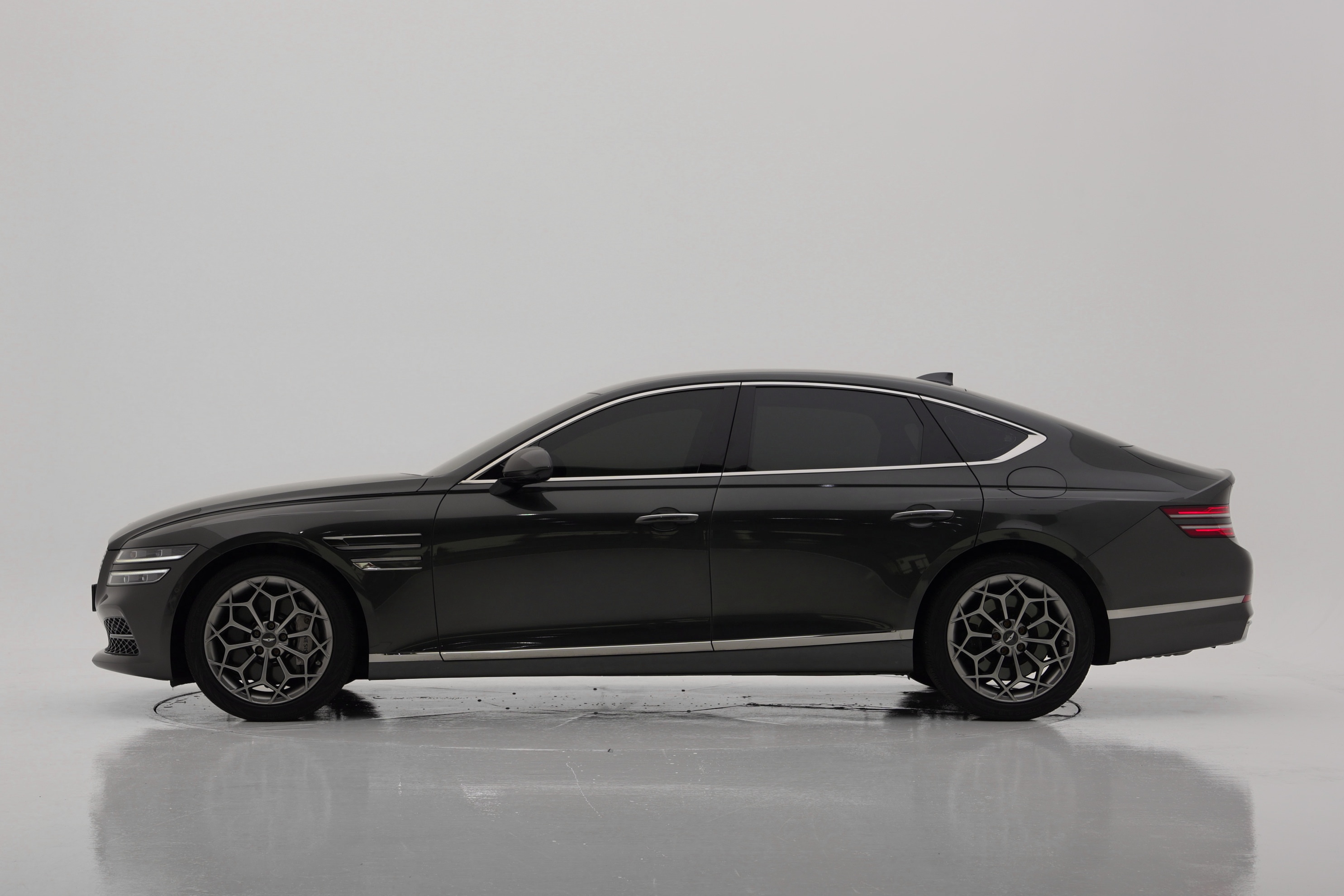 Genesis G80 2.5T Бензин AWD