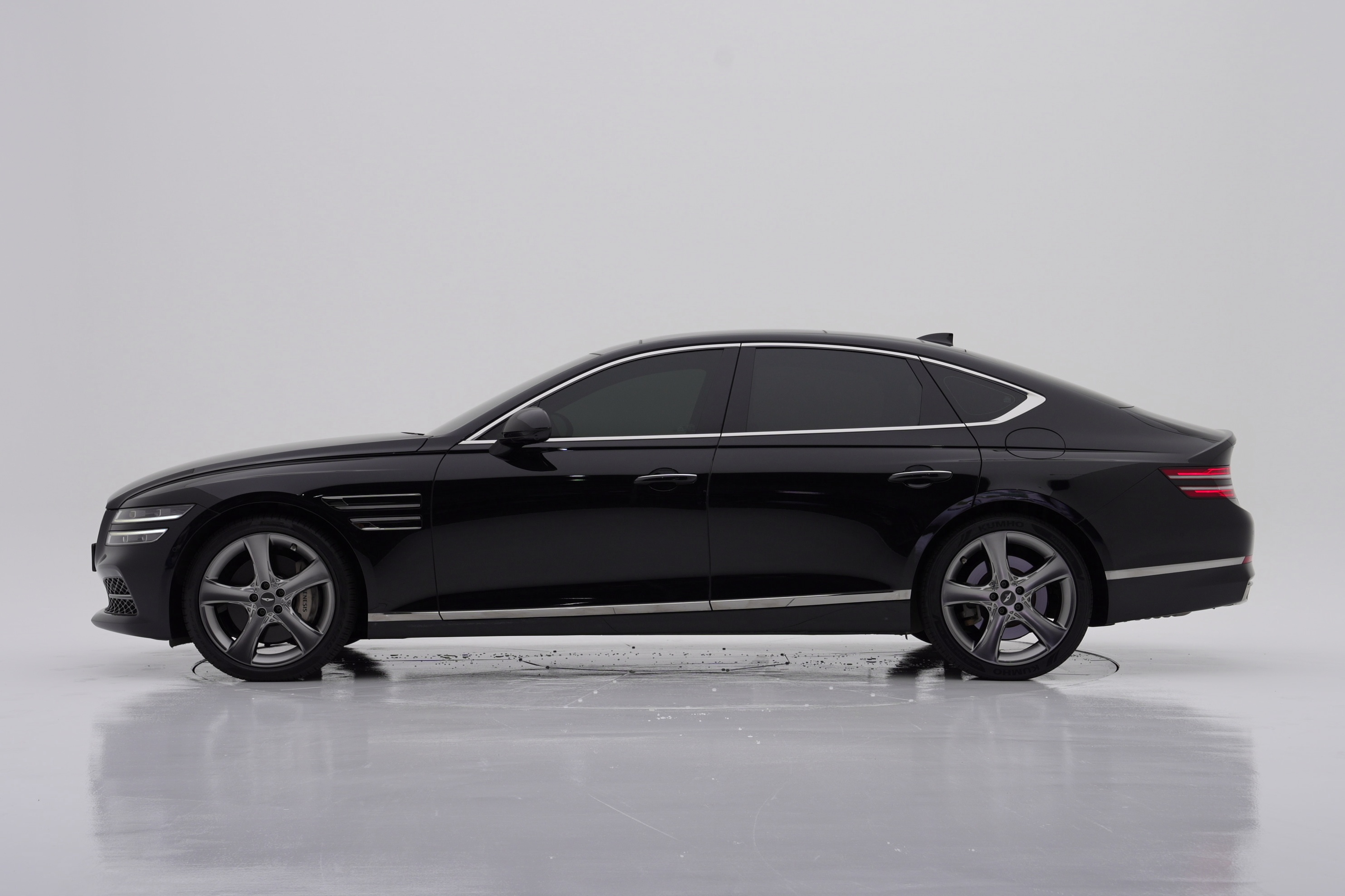 Genesis G80 2.5T Бензин 2WD