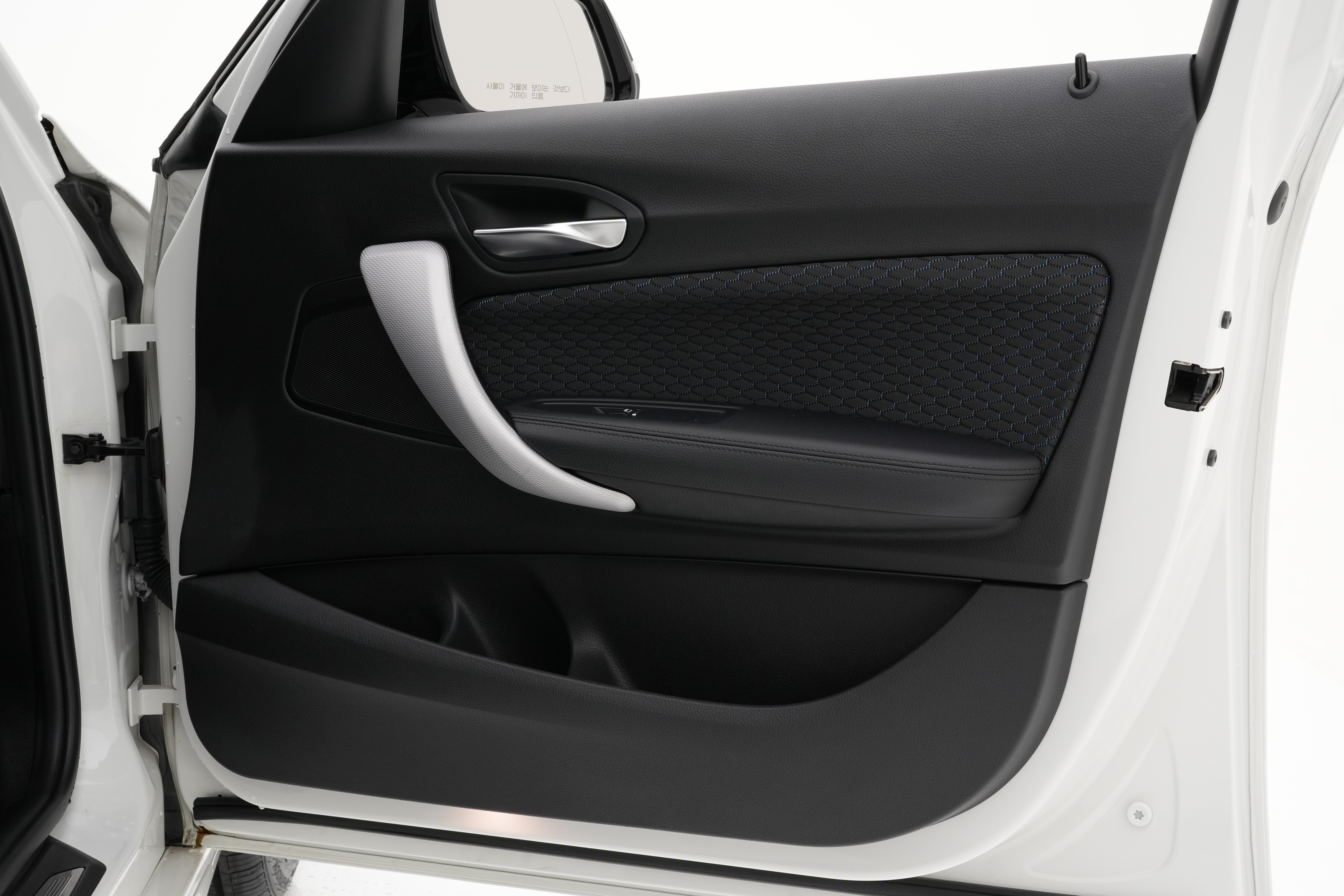 Interior 6