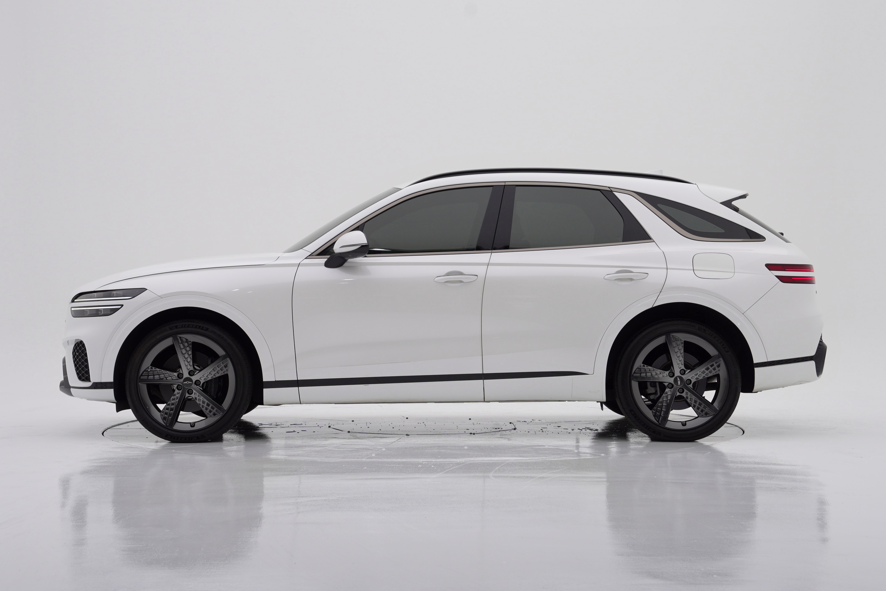 Genesis GV70 2.5T Бензин 2WD