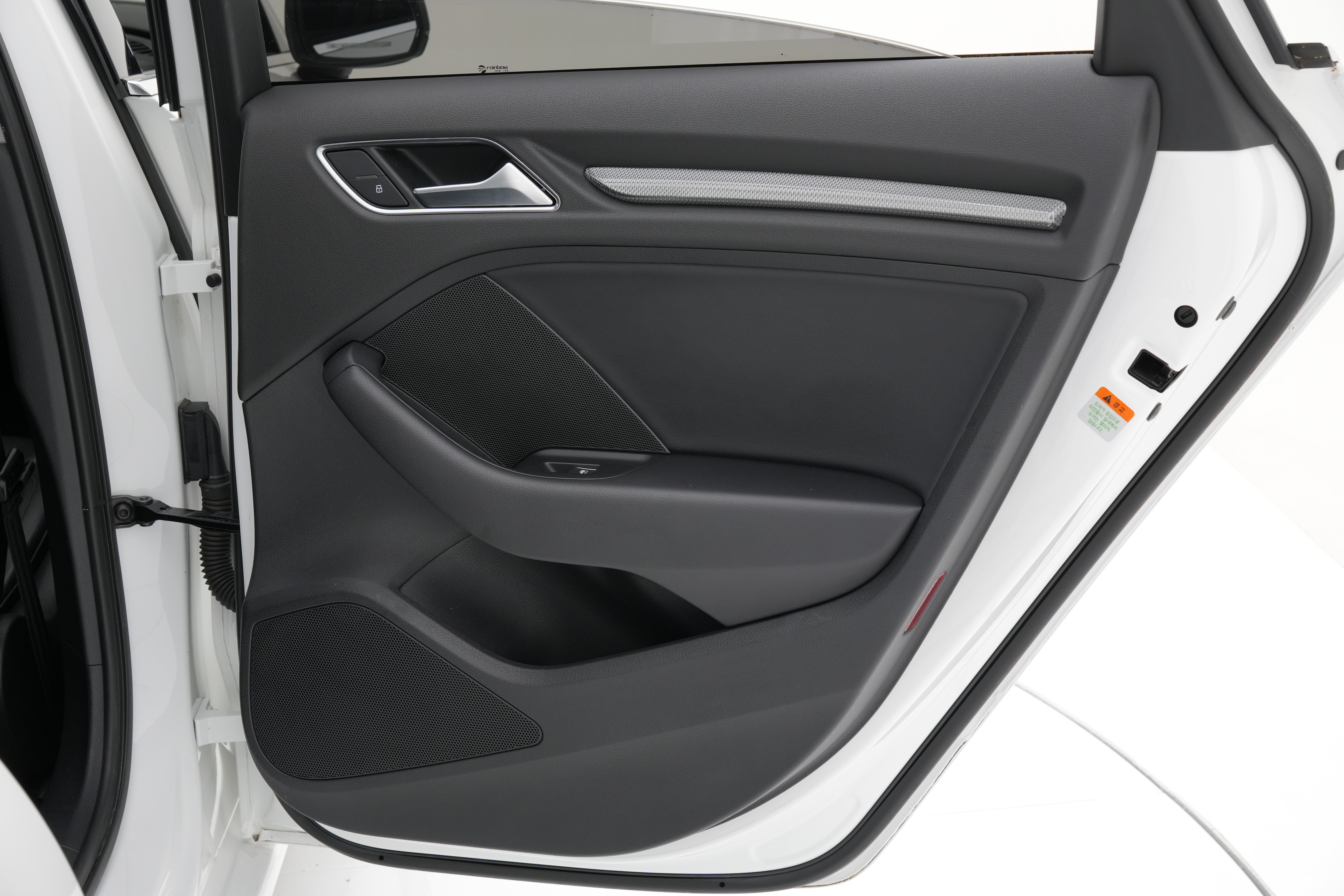 Interior 5