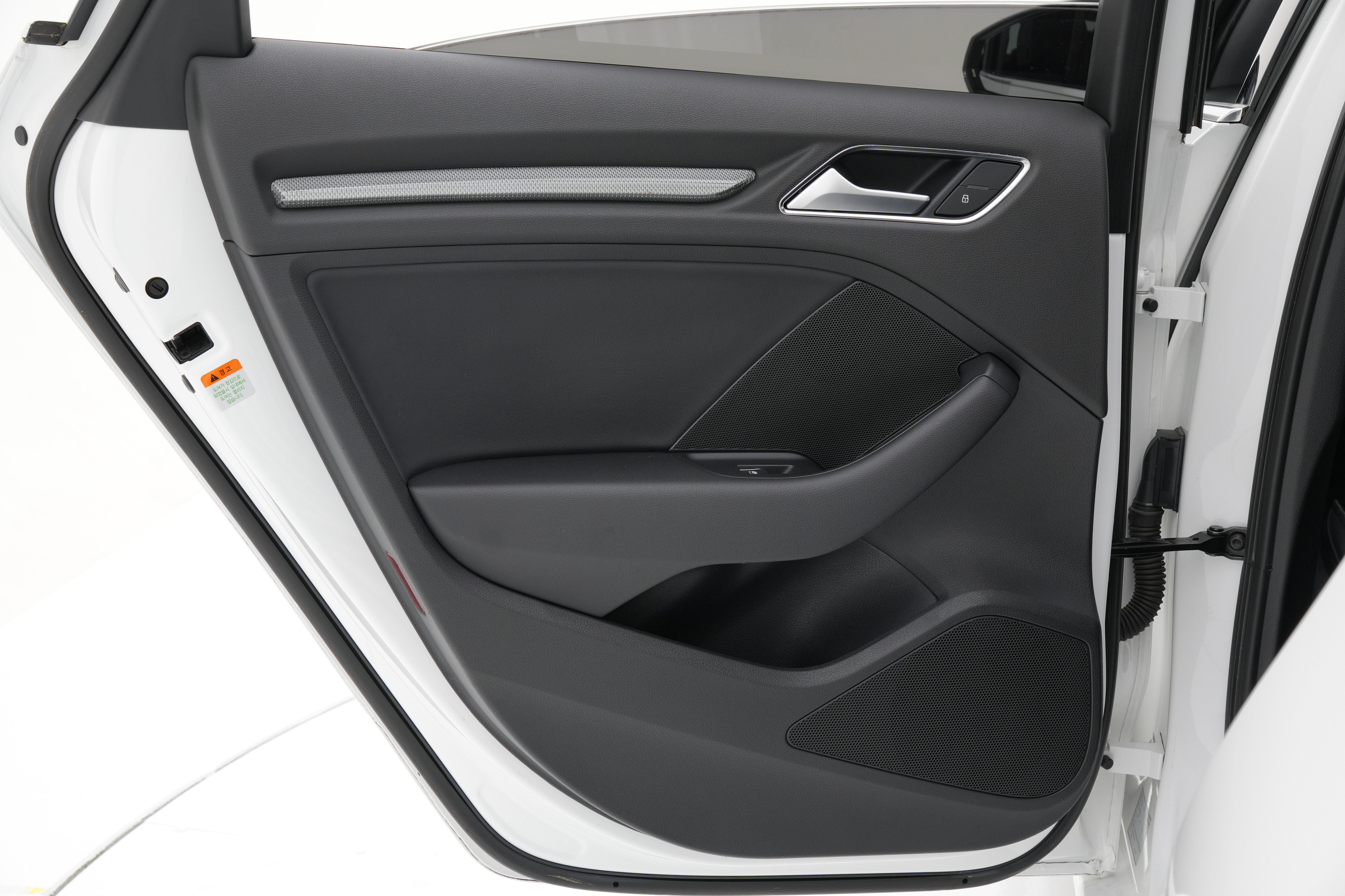 Interior 4