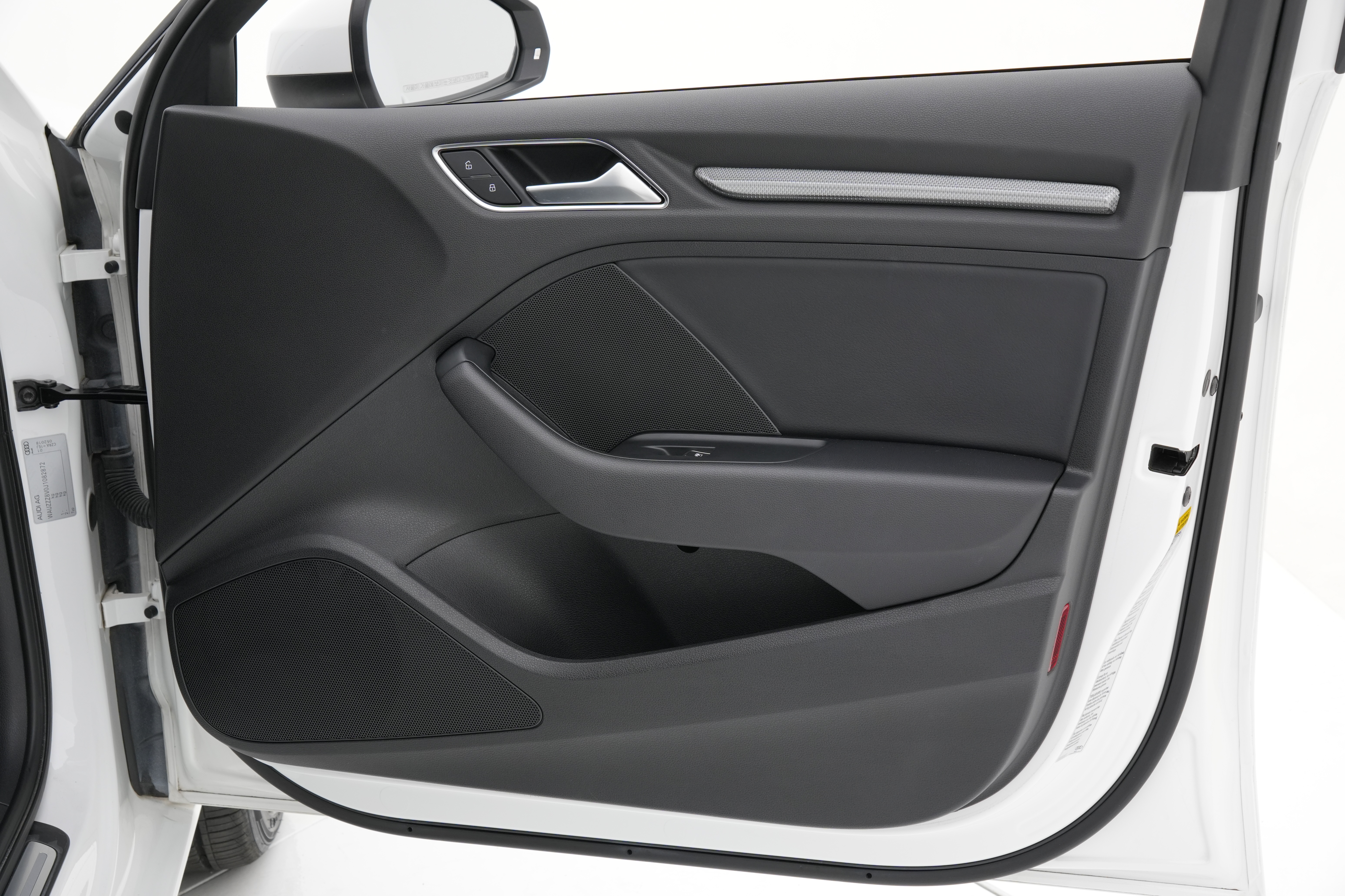 Interior 6