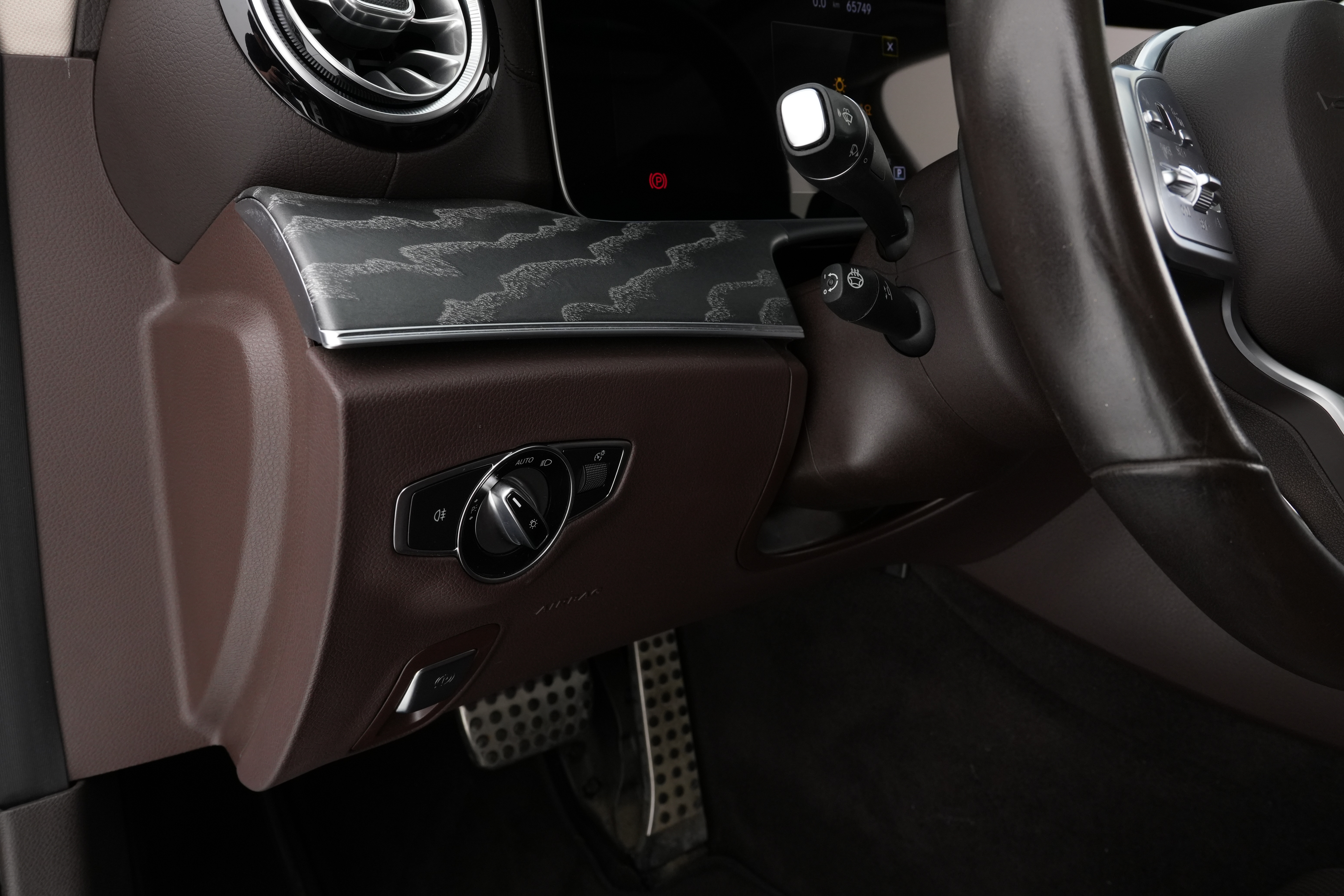 Interior 8