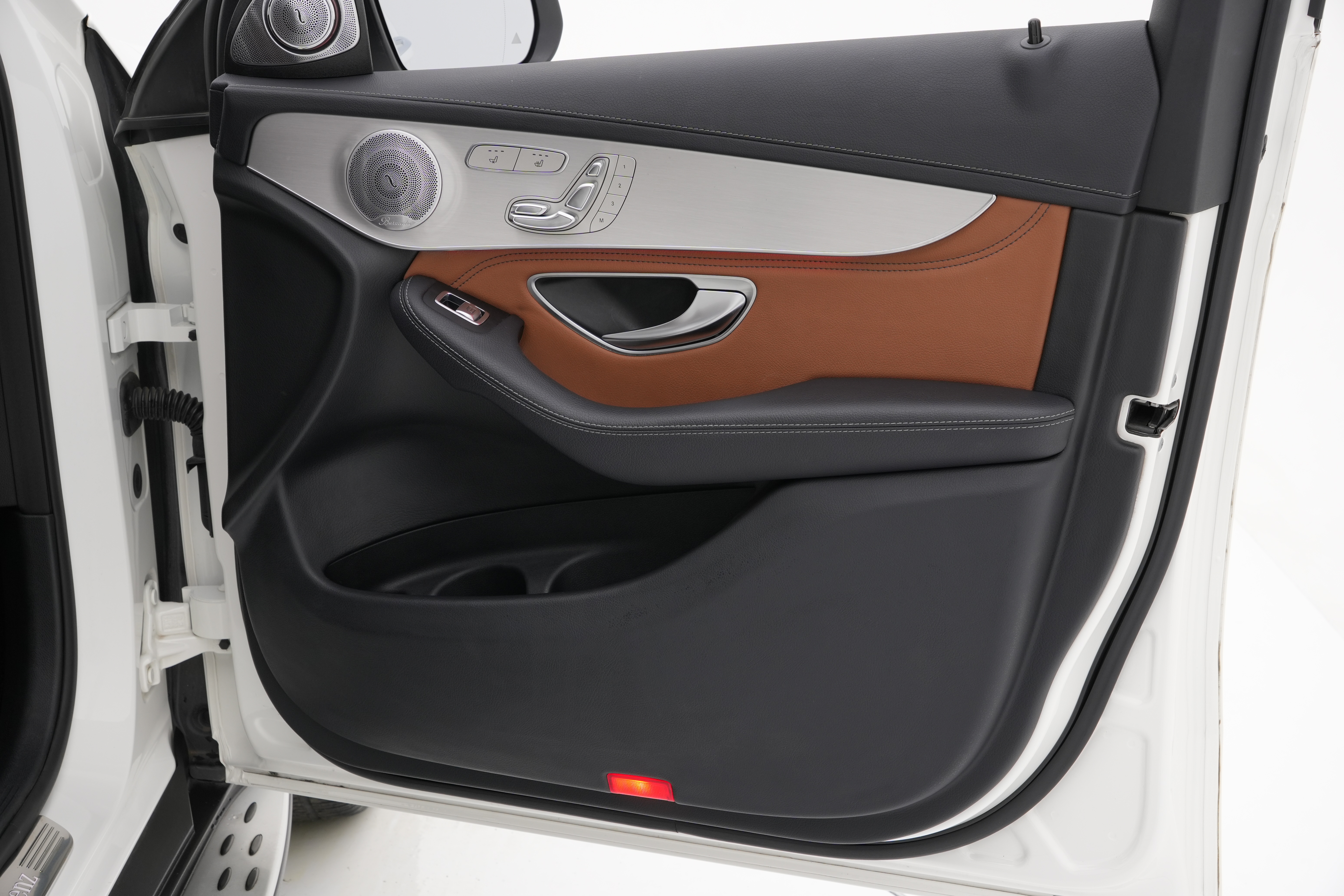 Interior 6