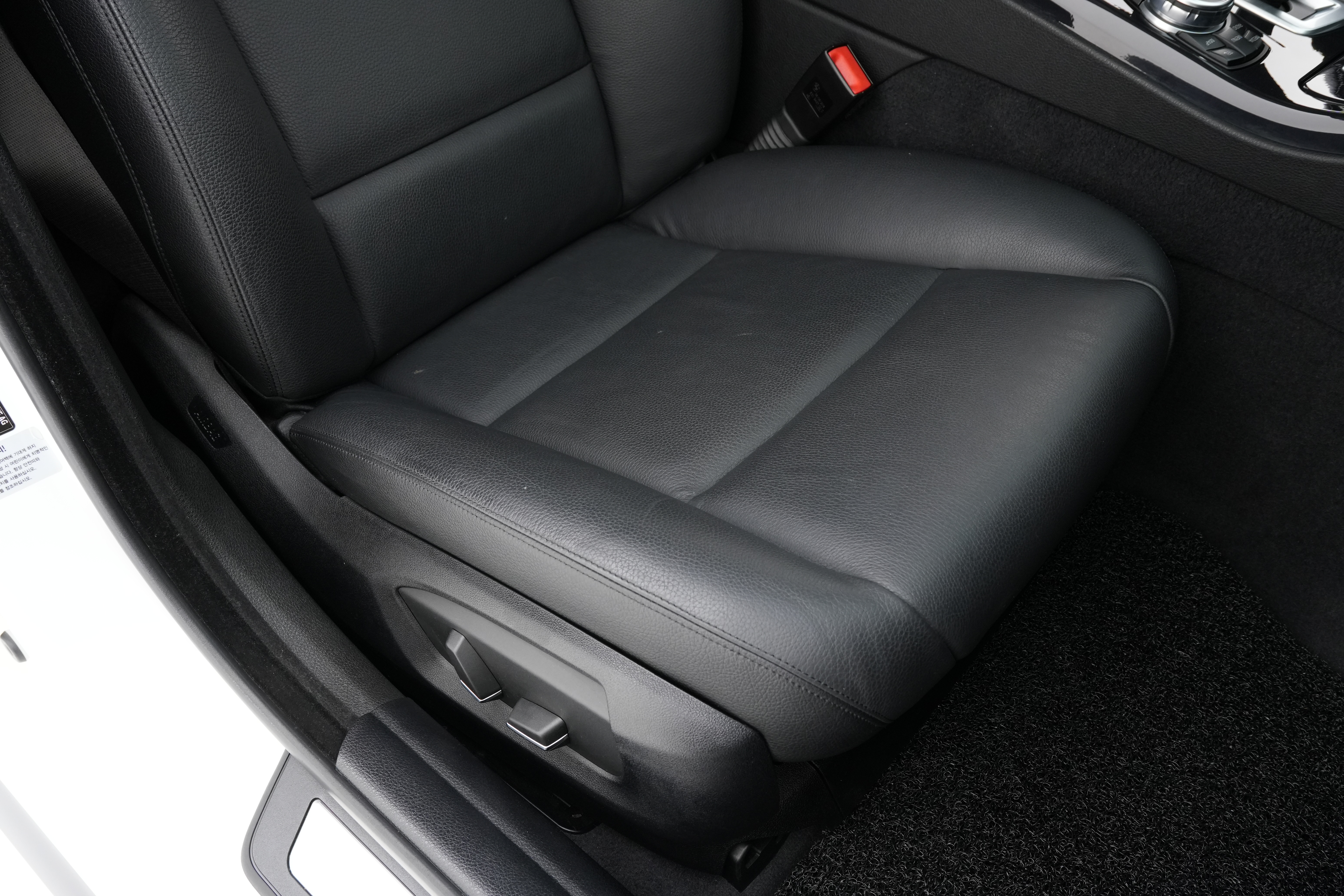 Interior 13