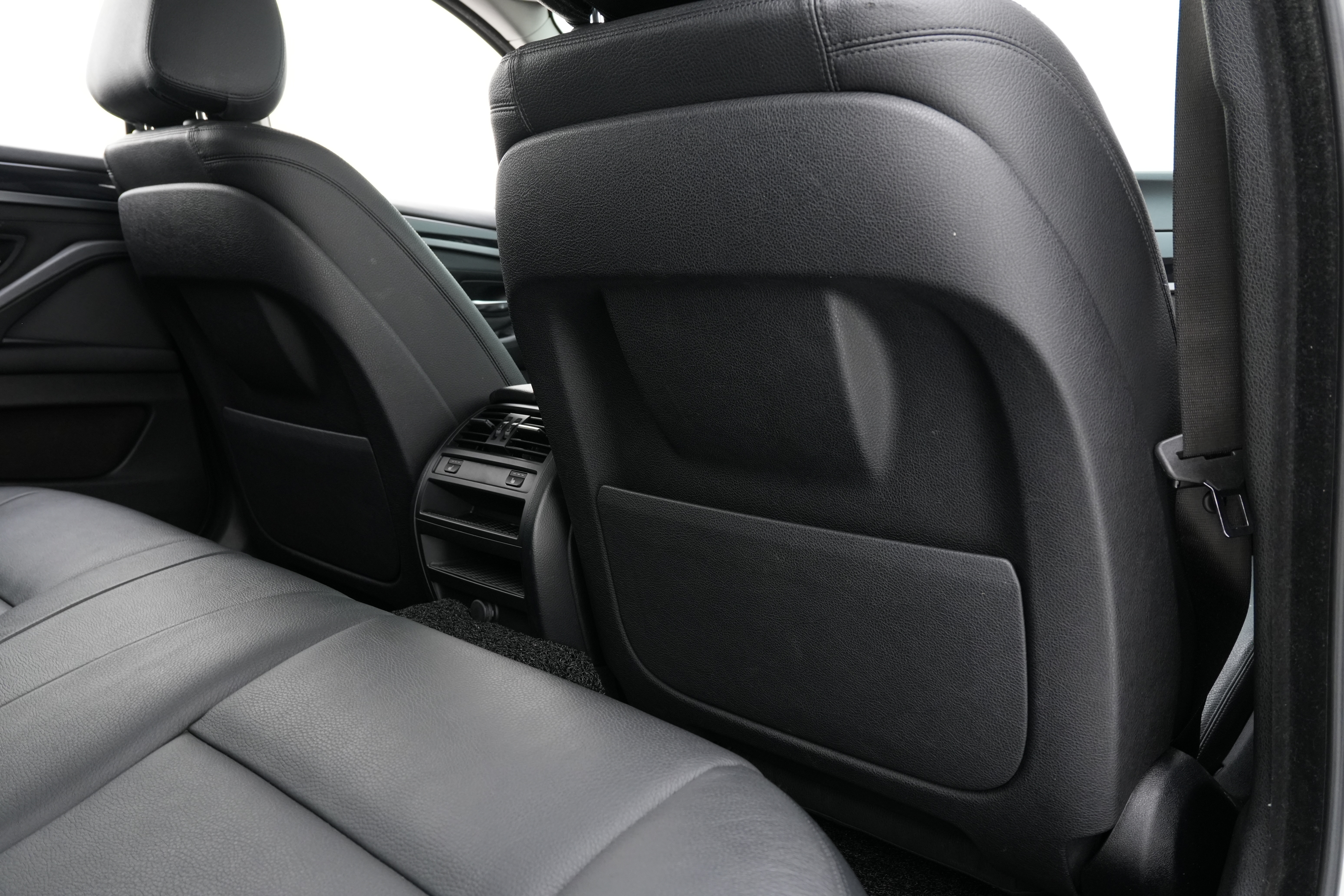 Interior 18