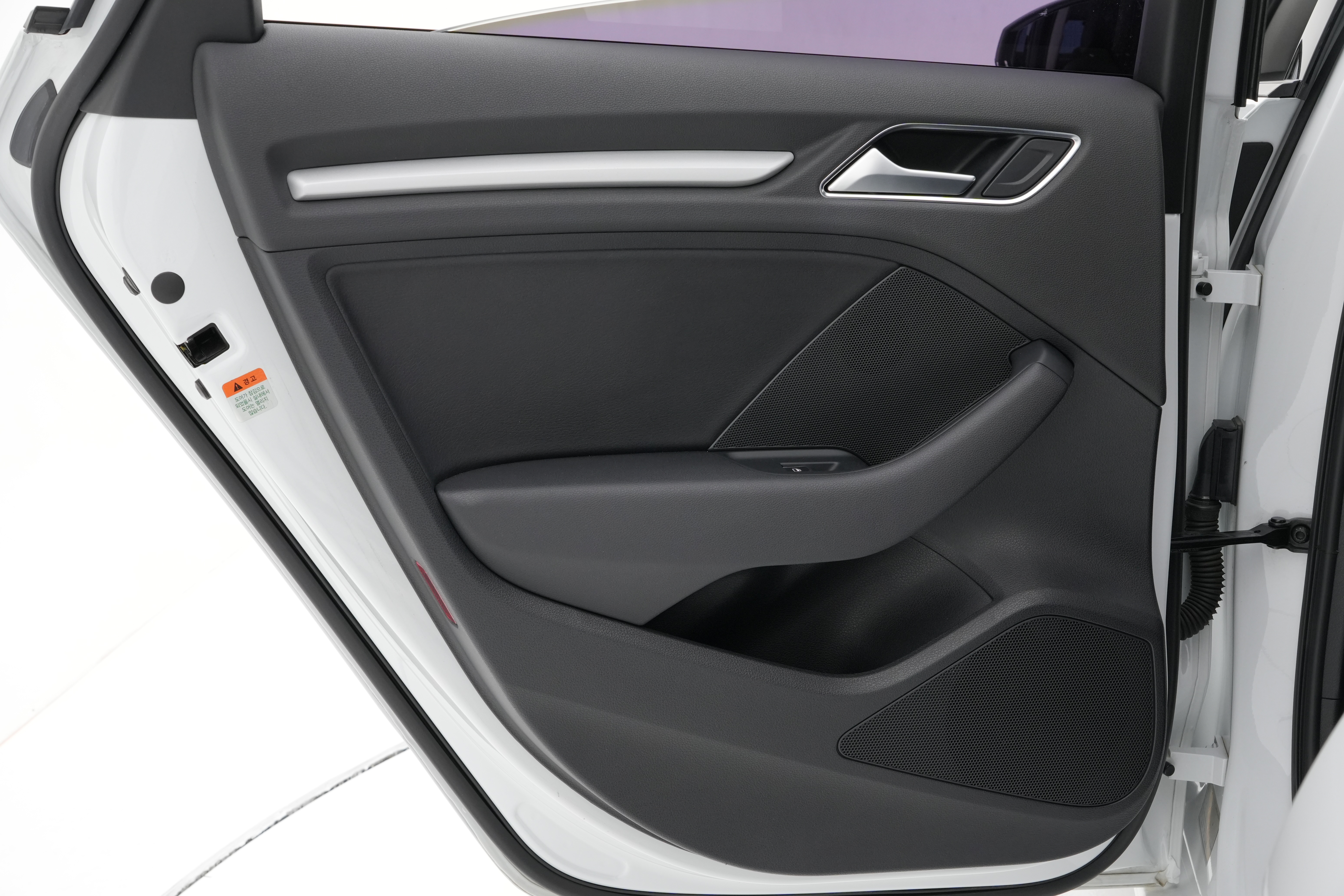 Interior 4