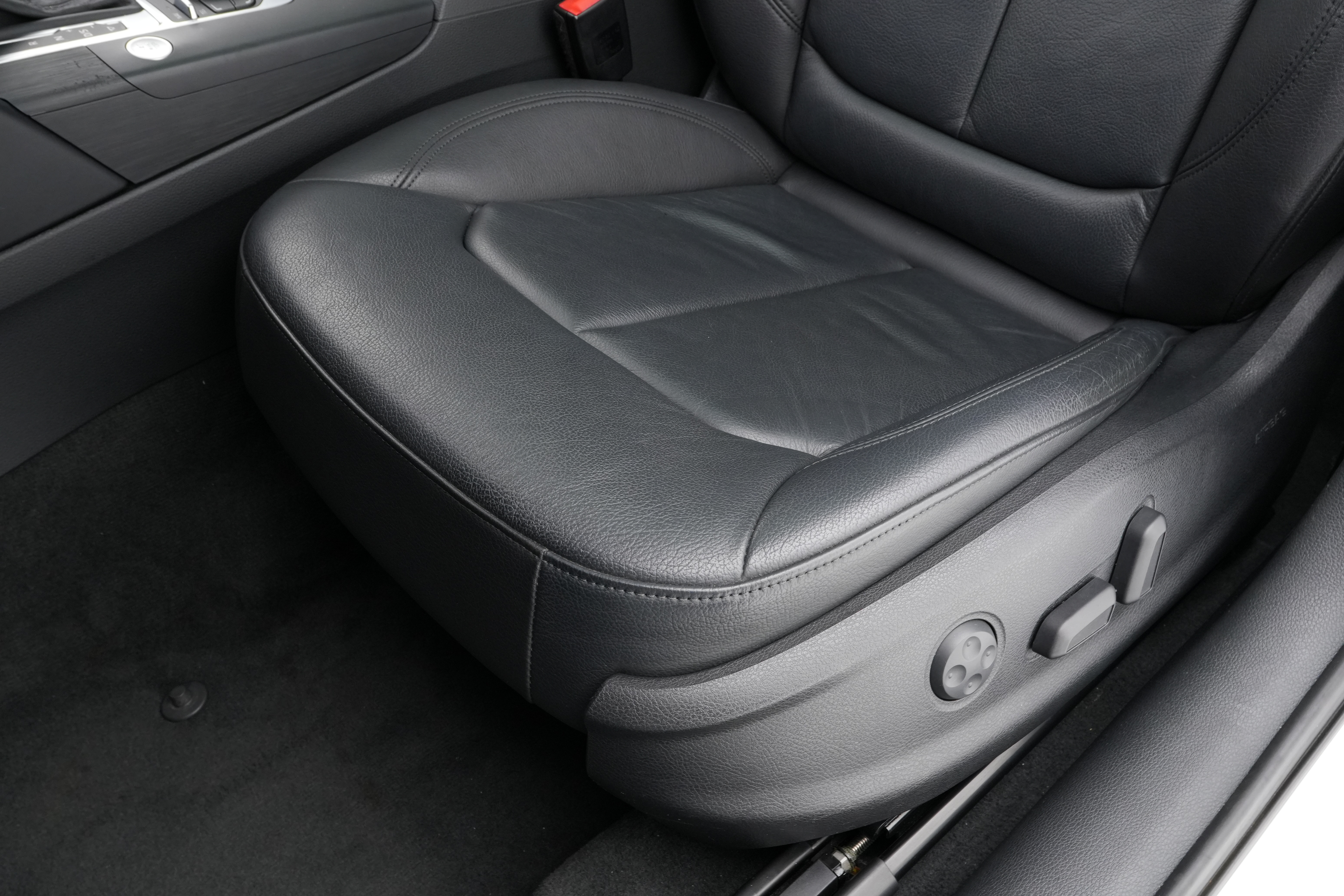 Interior 7