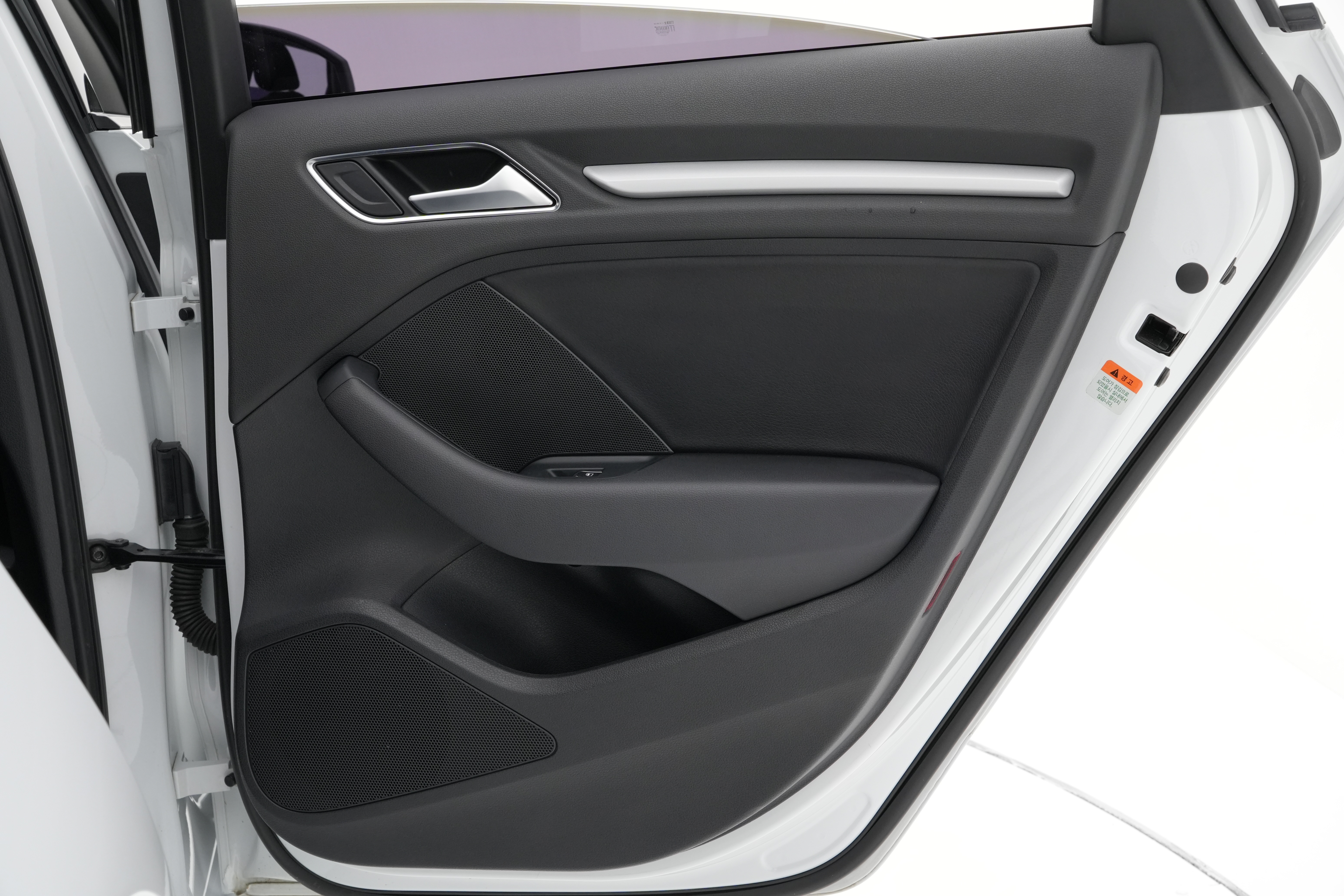 Interior 5