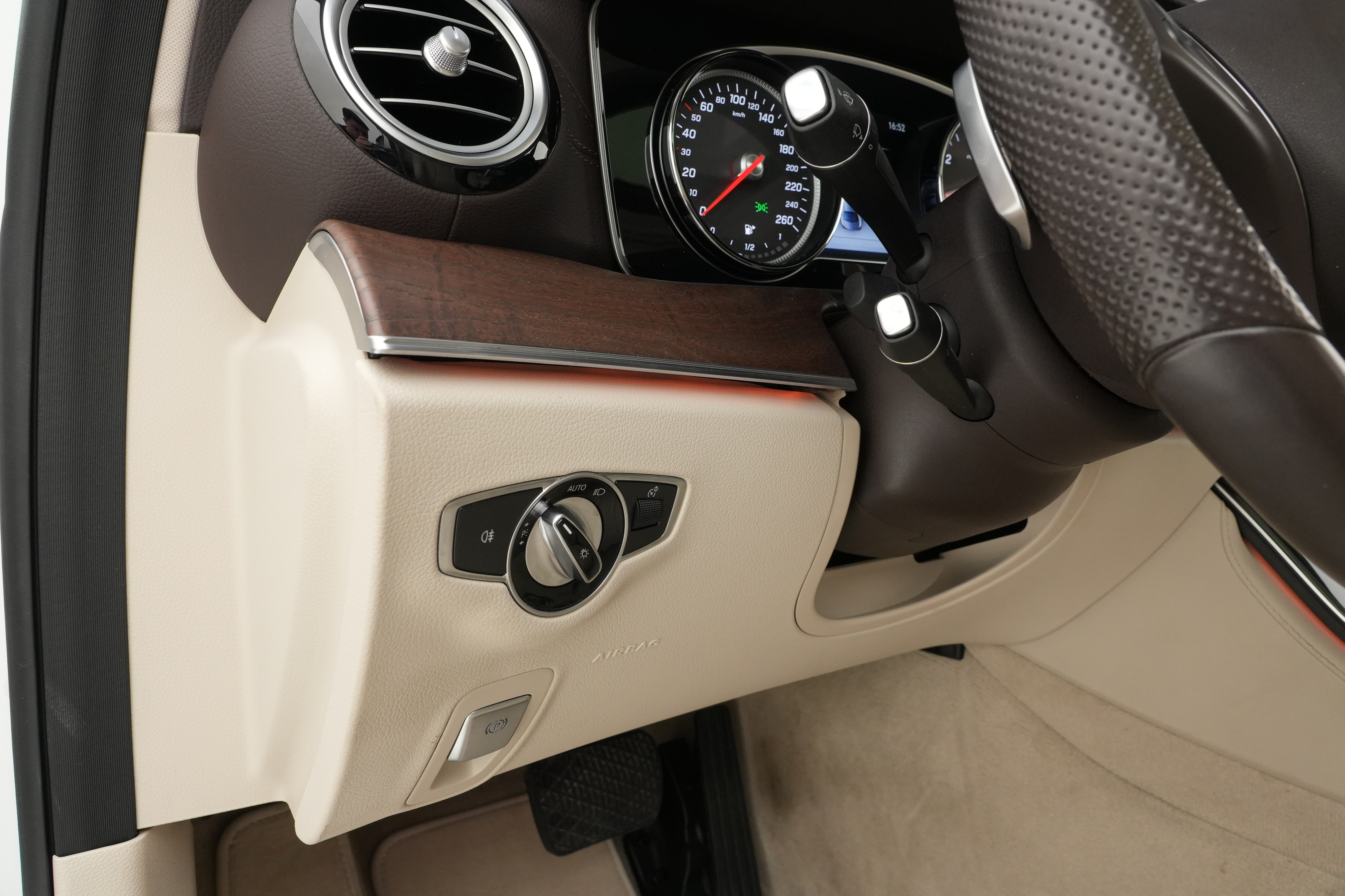 Interior 8