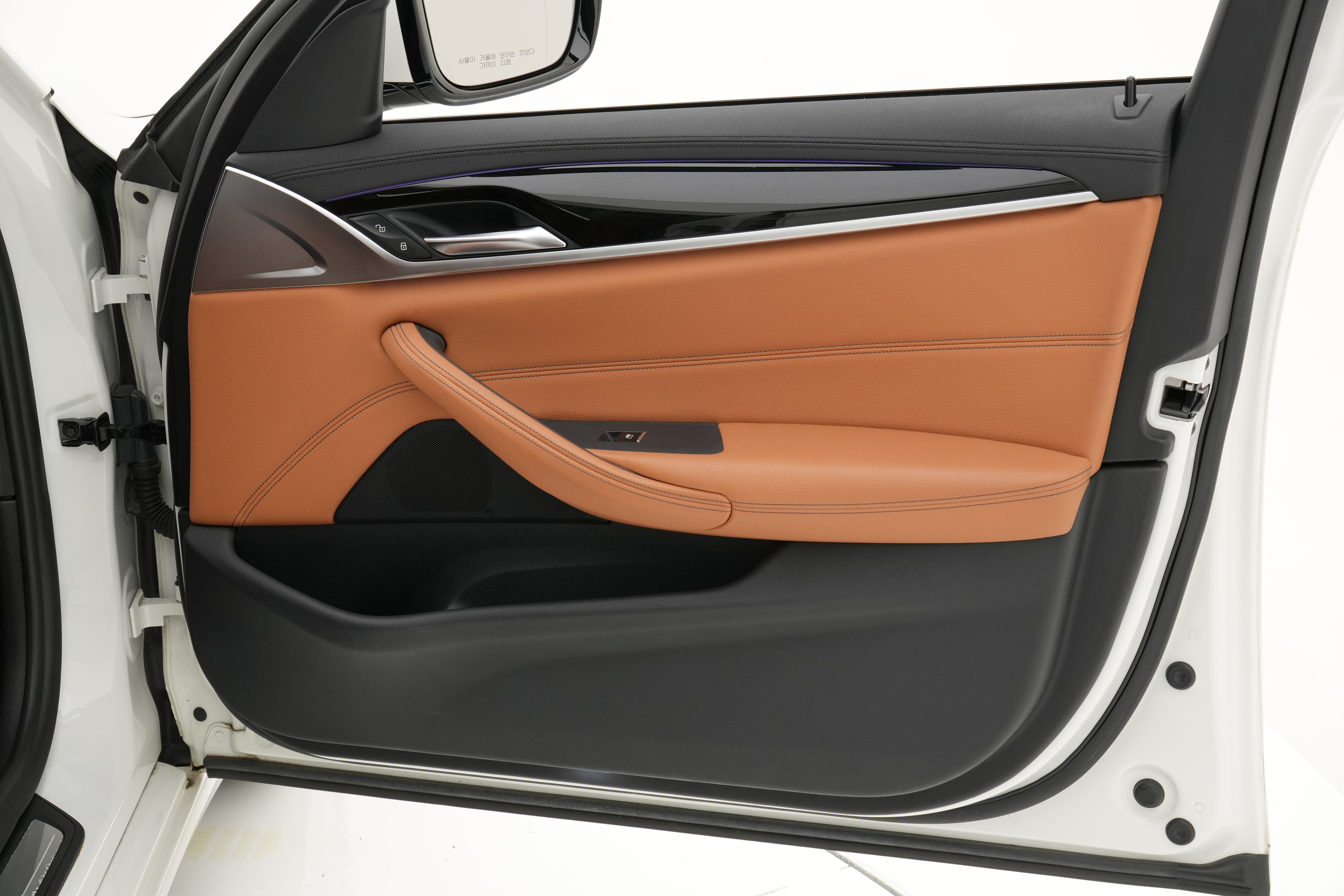 Interior 6