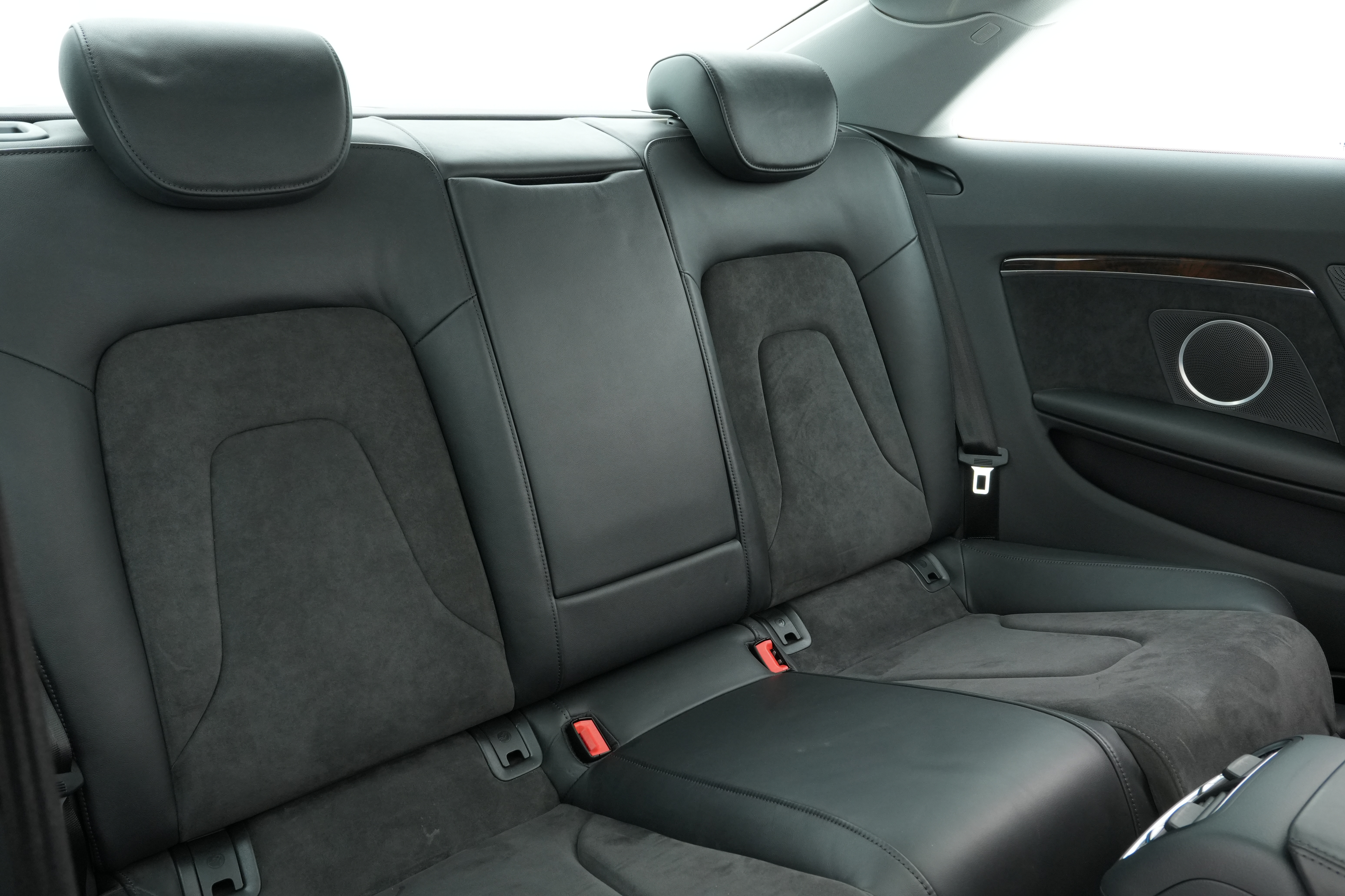 Interior 10