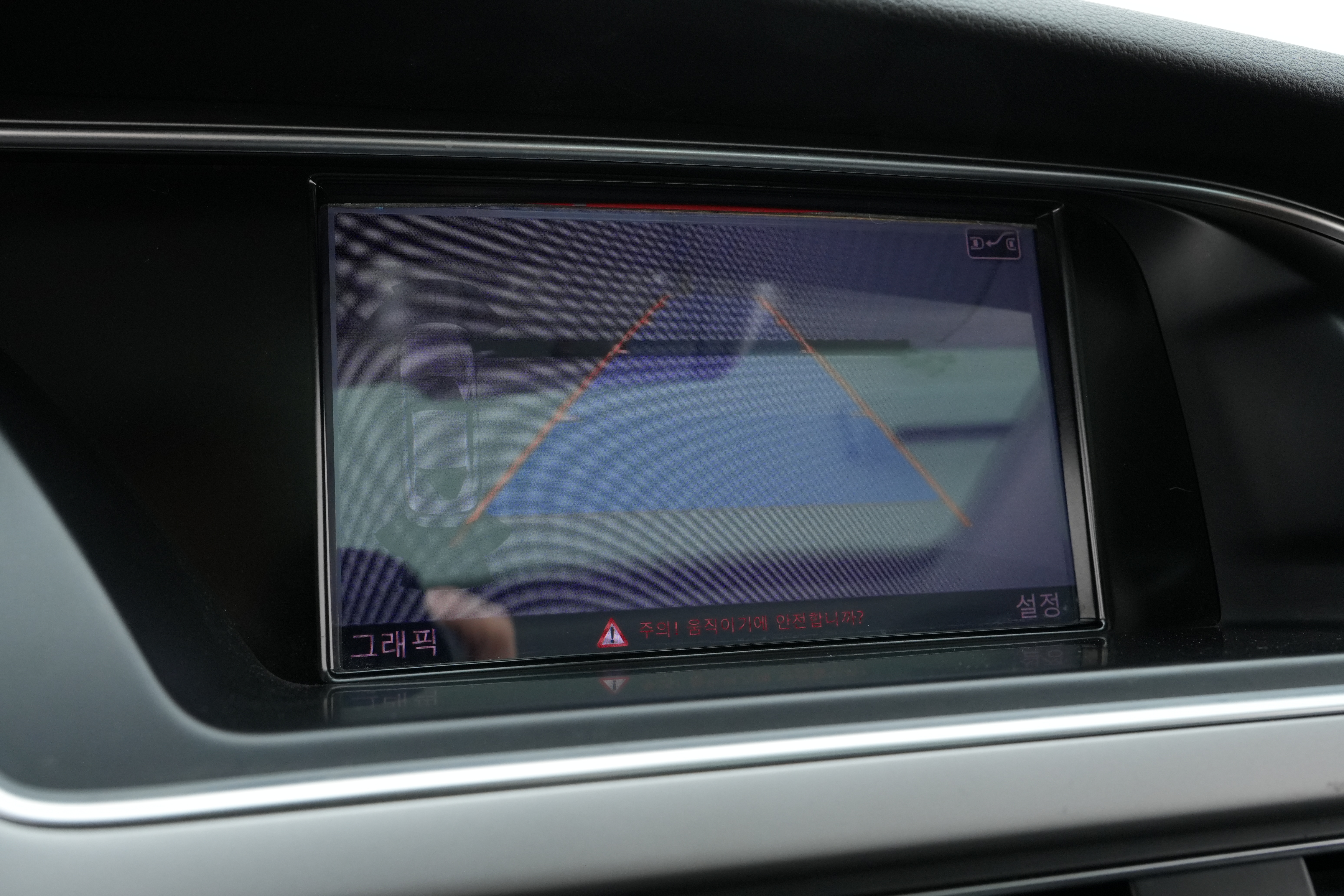 Interior 8