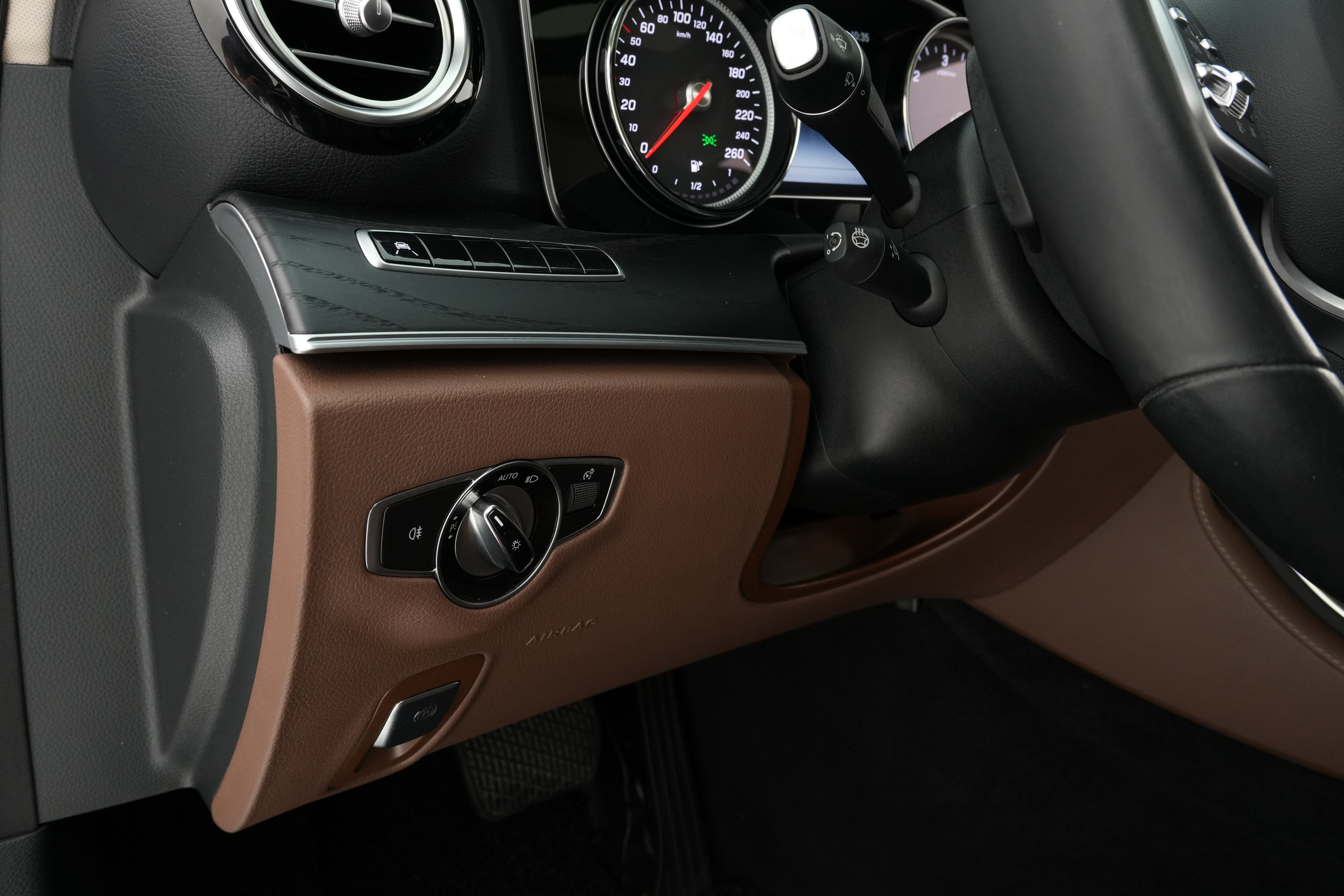 Interior 8