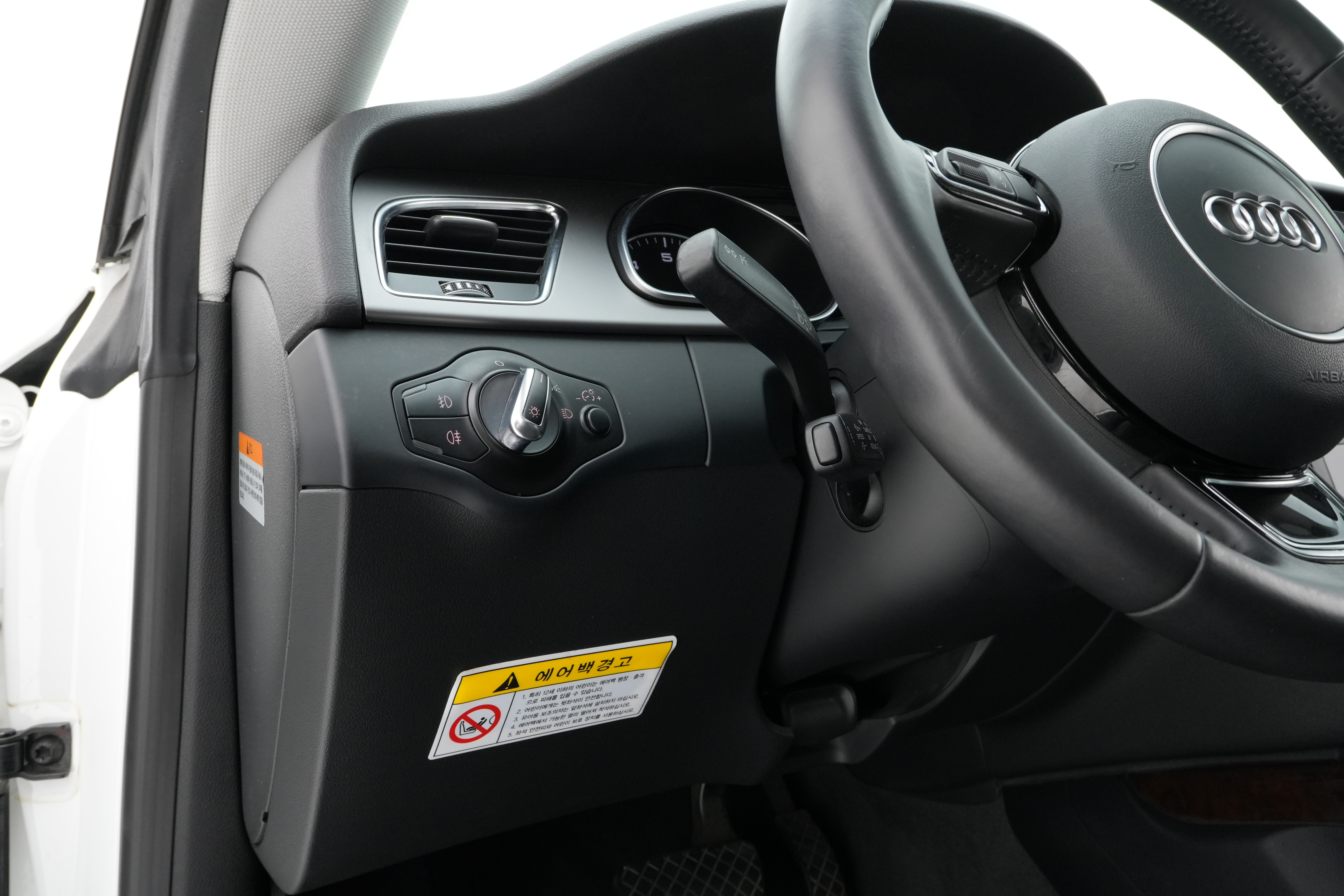 Interior 6