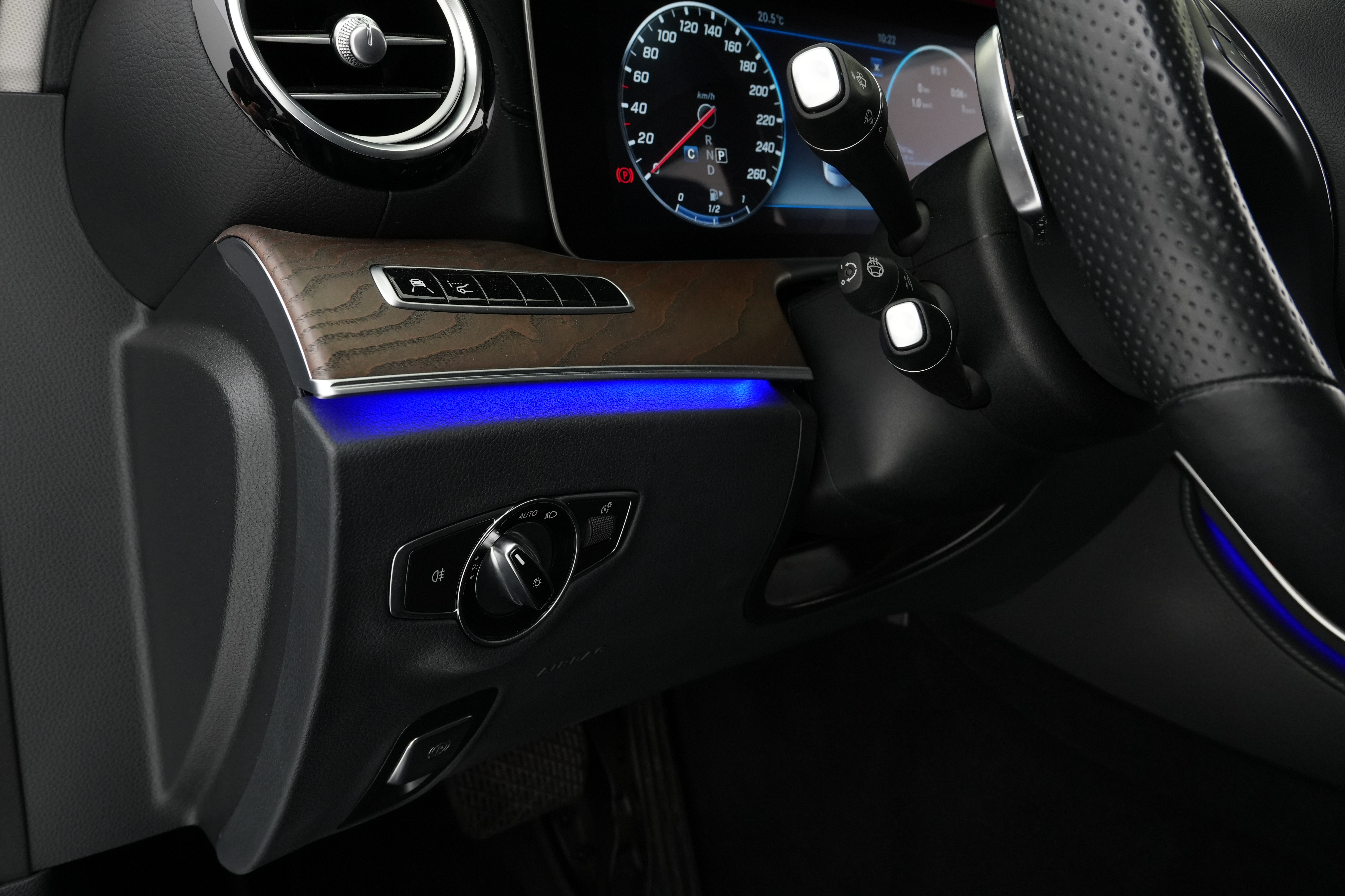 Interior 8