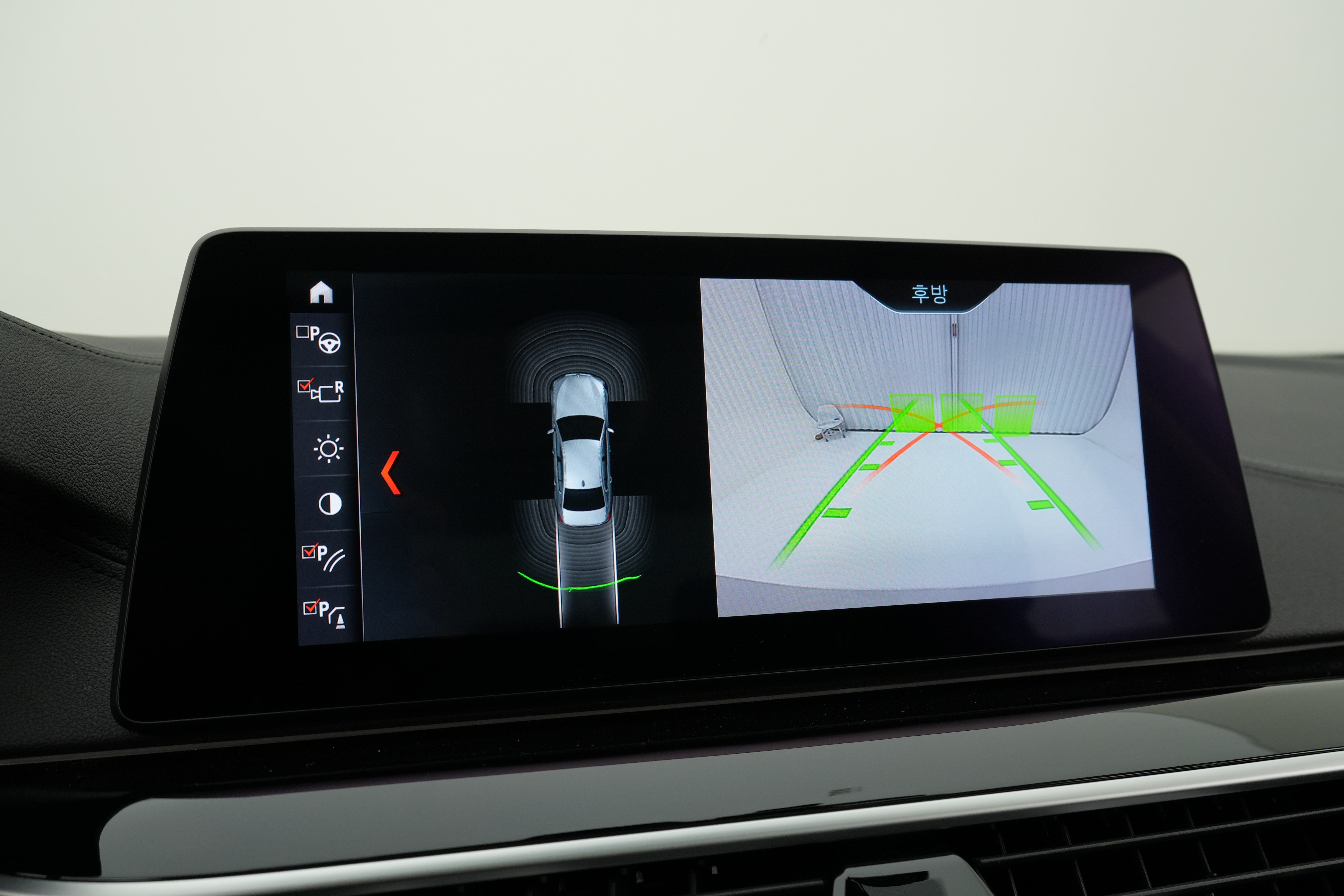 Interior 12