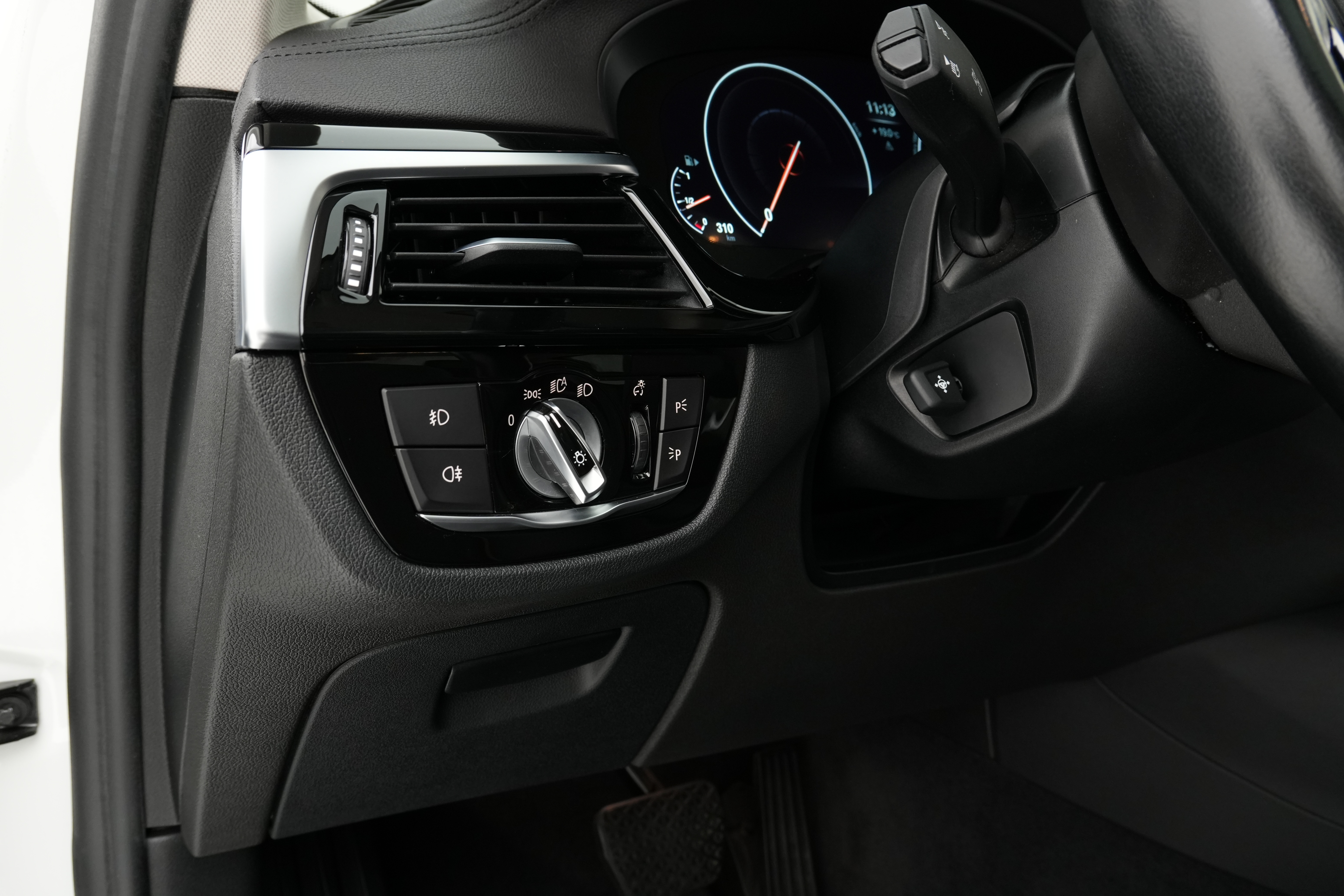 Interior 8