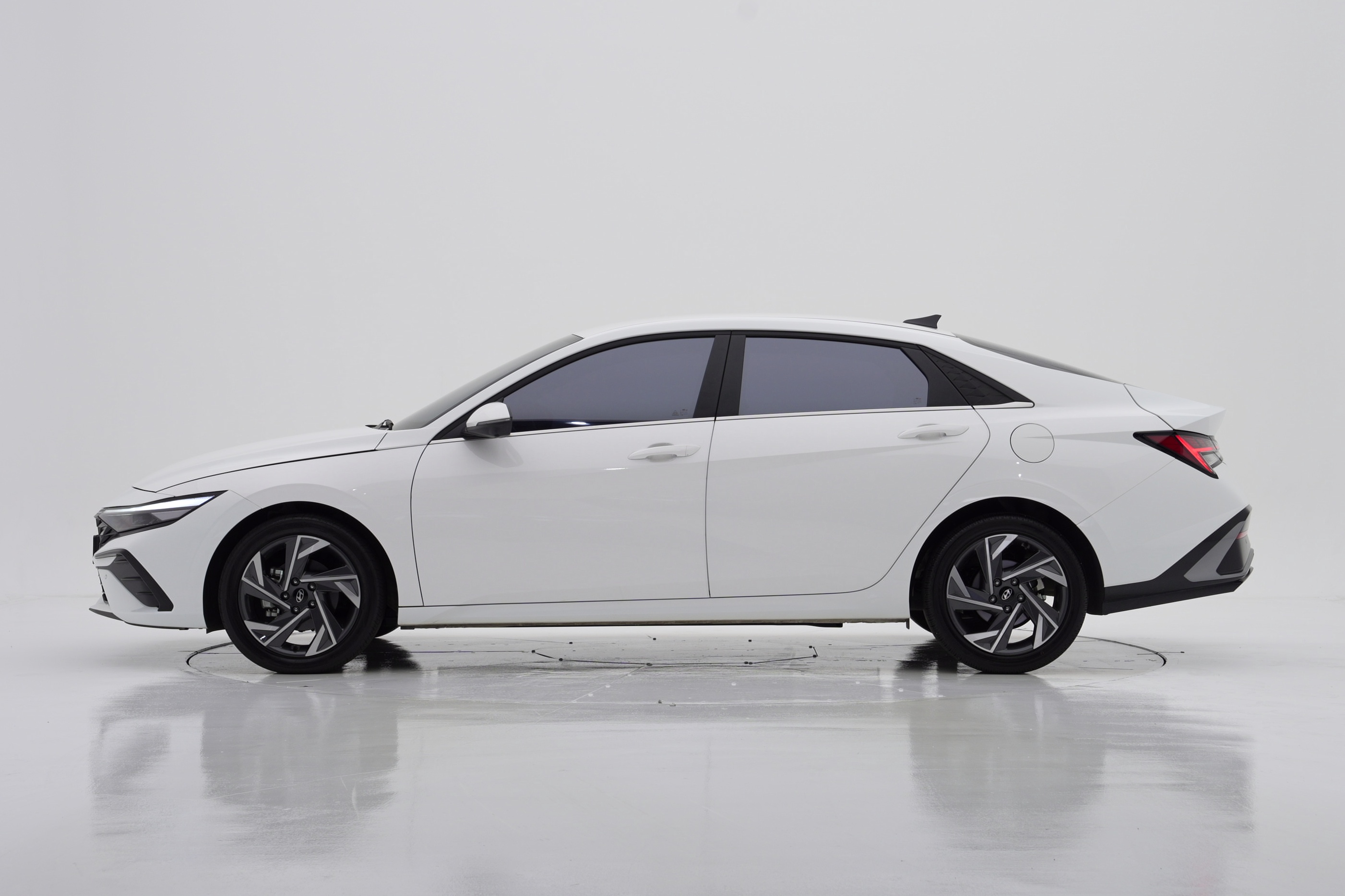 Hyundai The New Avante (CN7) 1.6 Inspiration 2024 — фото 3